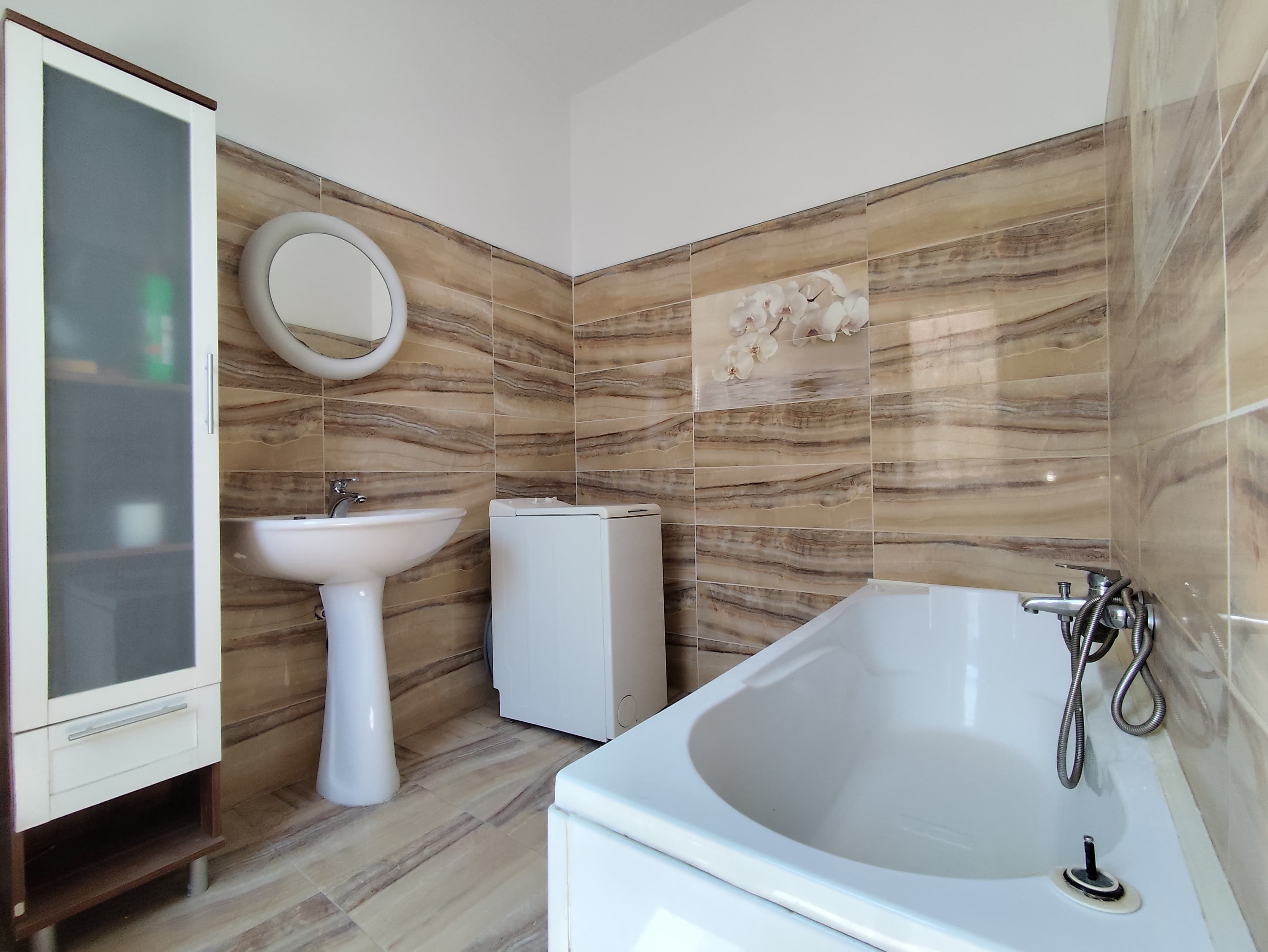 Apart.ultracentral 2 cam.et.1, pe str.Evreilor Deportati 64, Oradea — fotografia 12