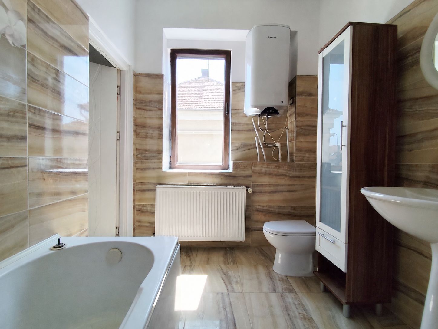 Apart.ultracentral 2 cam.et.1, pe str.Evreilor Deportati 64, Oradea — fotografia 13