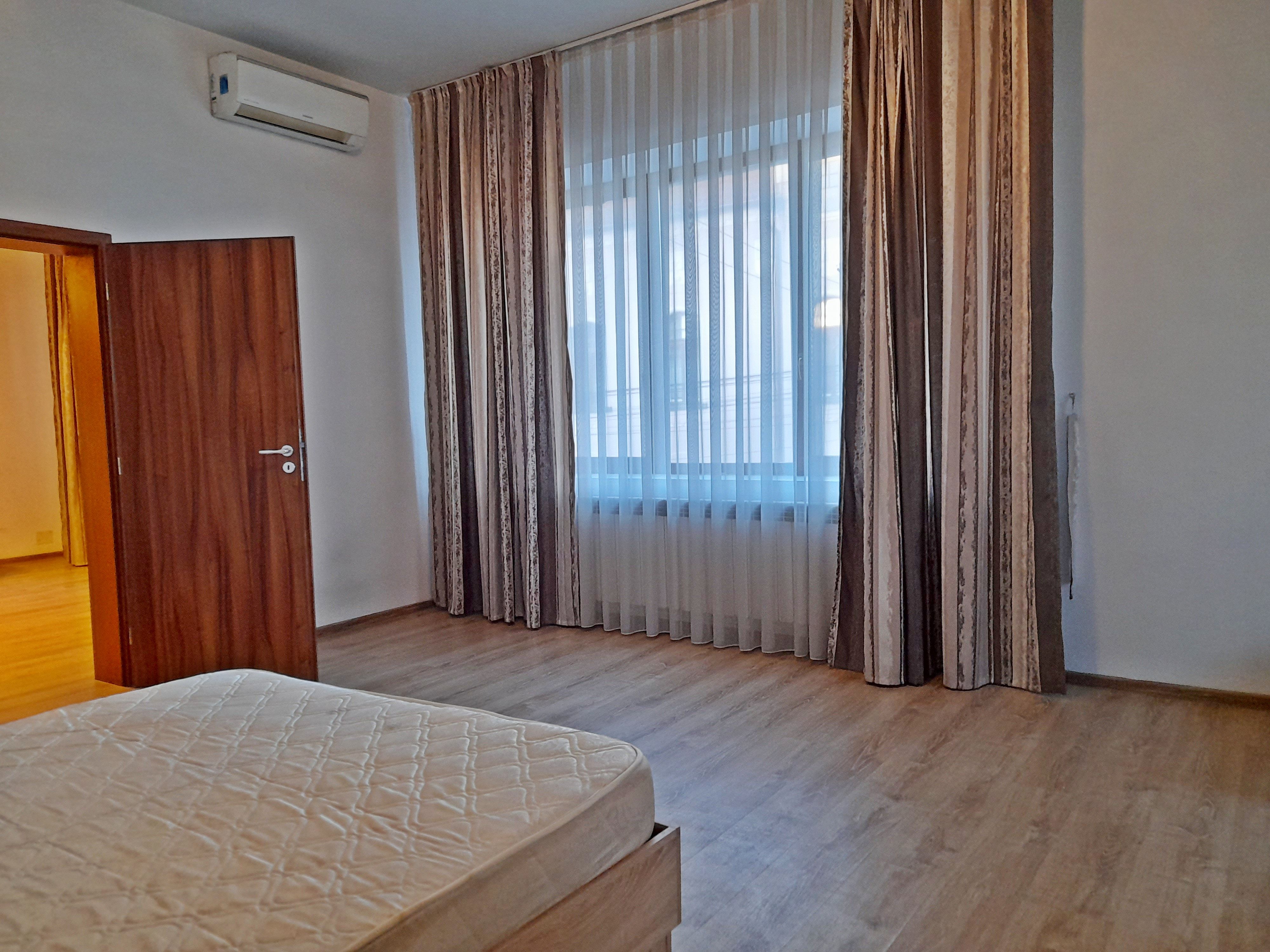 Apart.ultracentral 2 cam.et.1, pe str.Evreilor Deportati 64, Oradea — fotografia 5