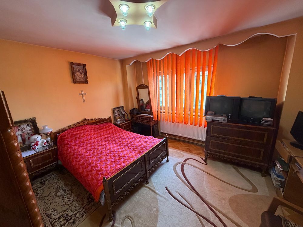 Apartament 2 camere, decomandat - zona Industriala (Sub Stadion)