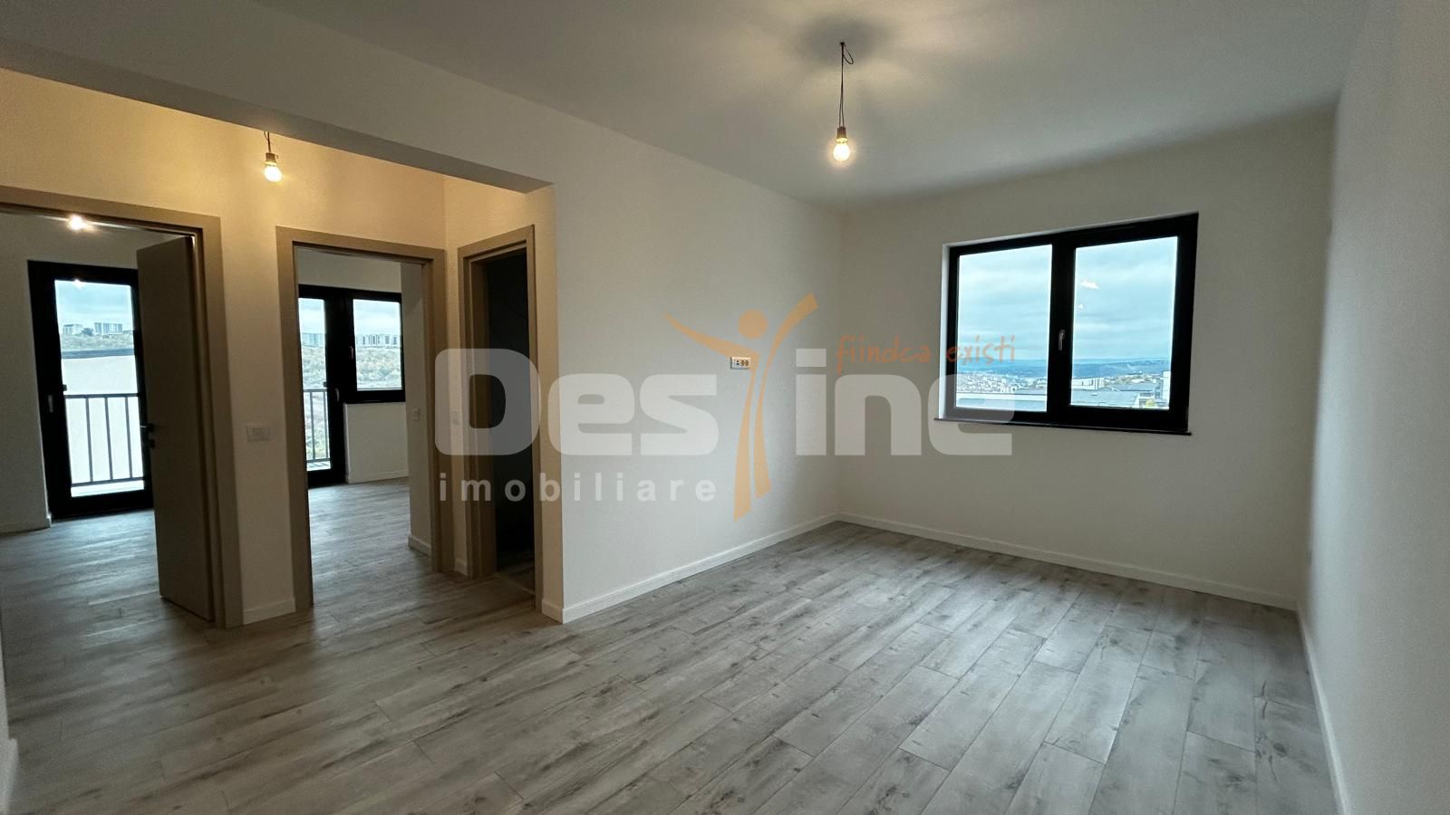 Apartament 2 camere decomandat, etaj intermediar + loc parcare, Rediu