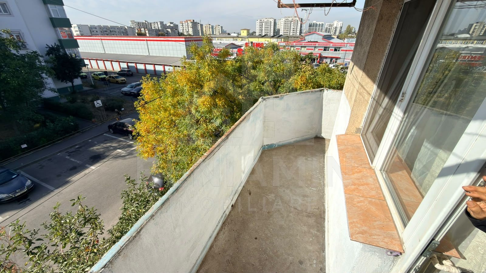 Garsoniera decomandata zona Sucpi Electroputere etaj 2 centrala — fotografia 6