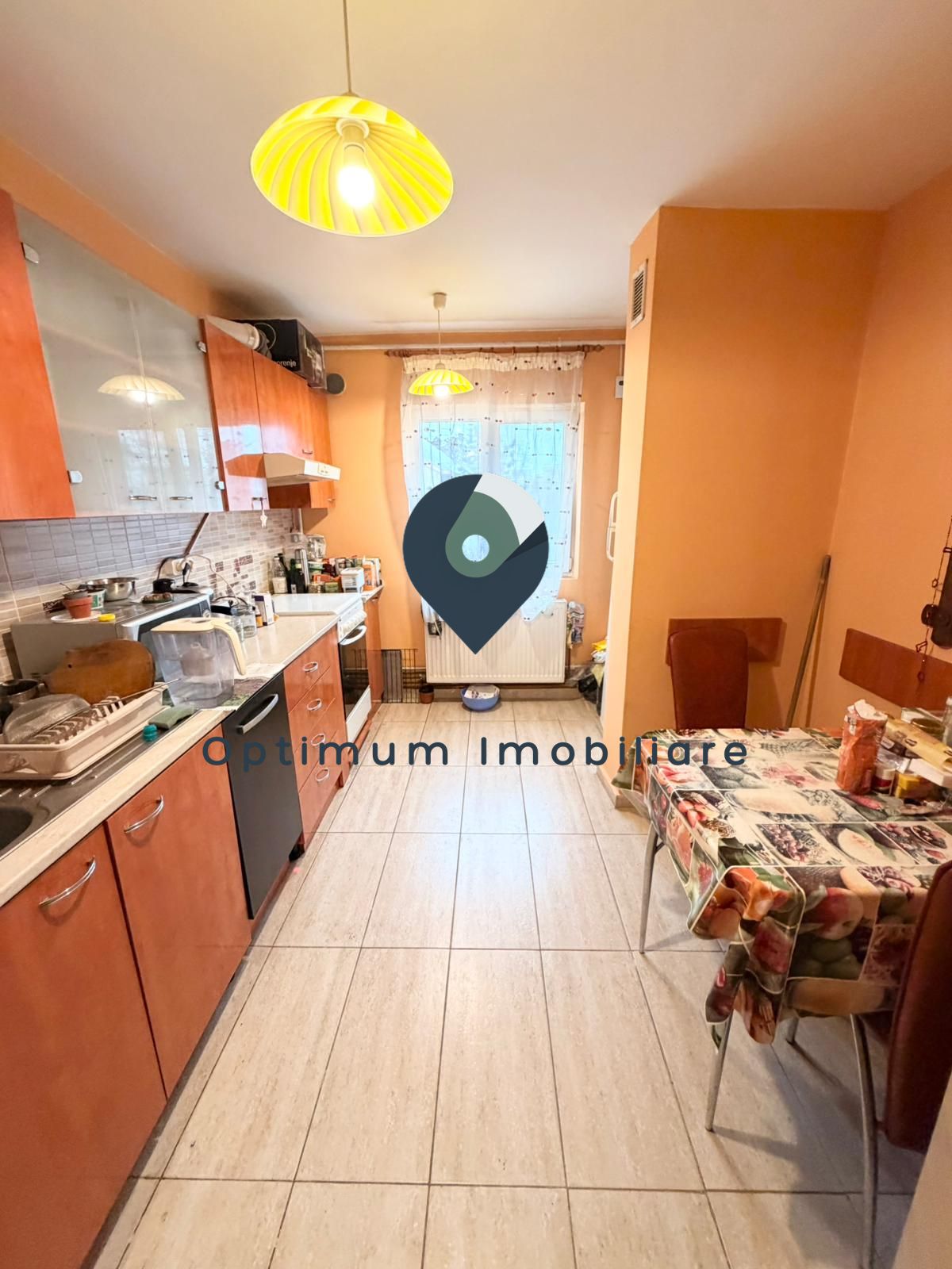 Apartament cu 3 camere, 2 bai, etaj 3/4 in Marasti, zona CBC !