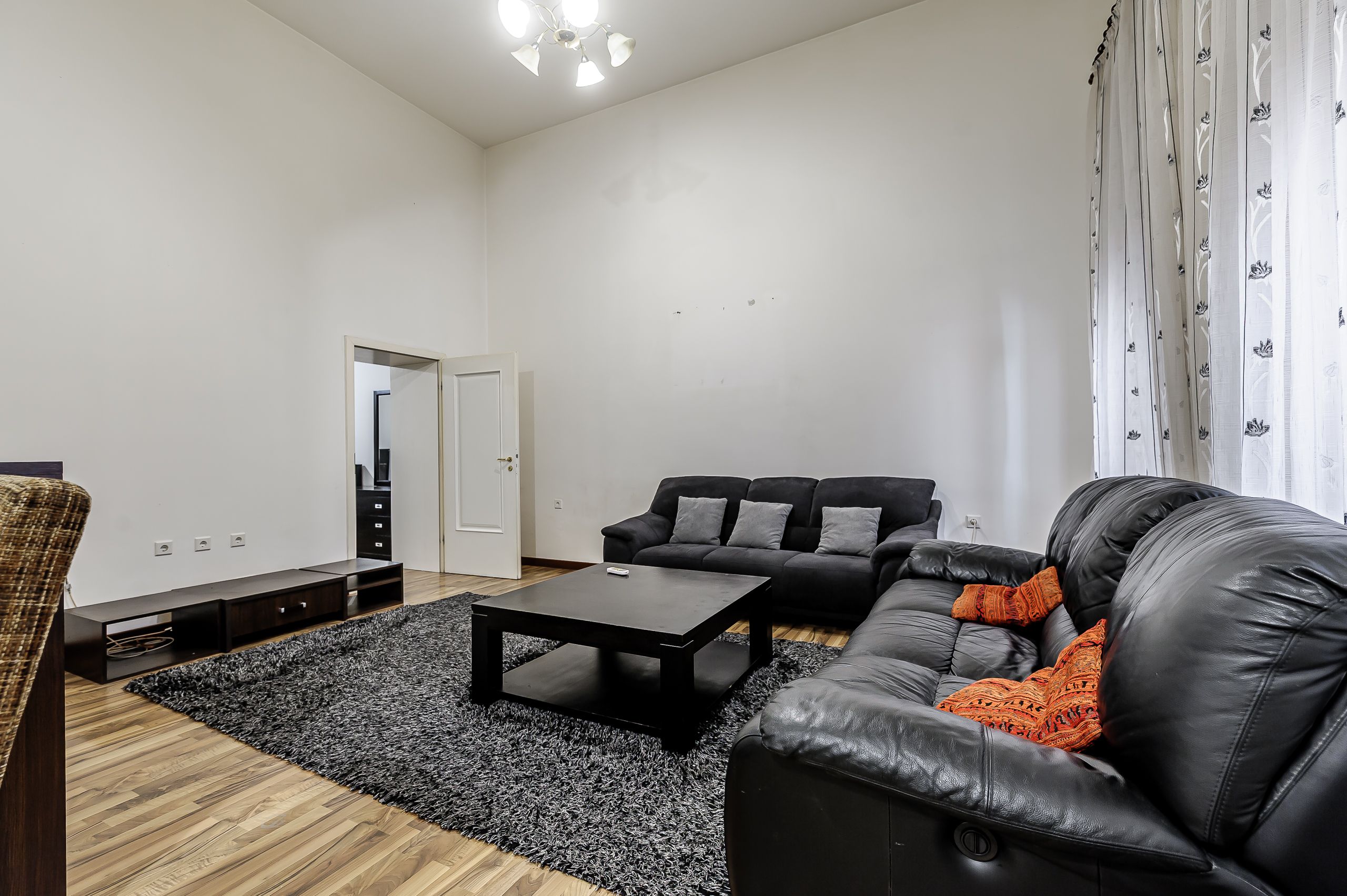 PRET NOU! Apartament 2 camere - Etaj 1 - Palatul Neumann - COMISION 0 — fotografia 4