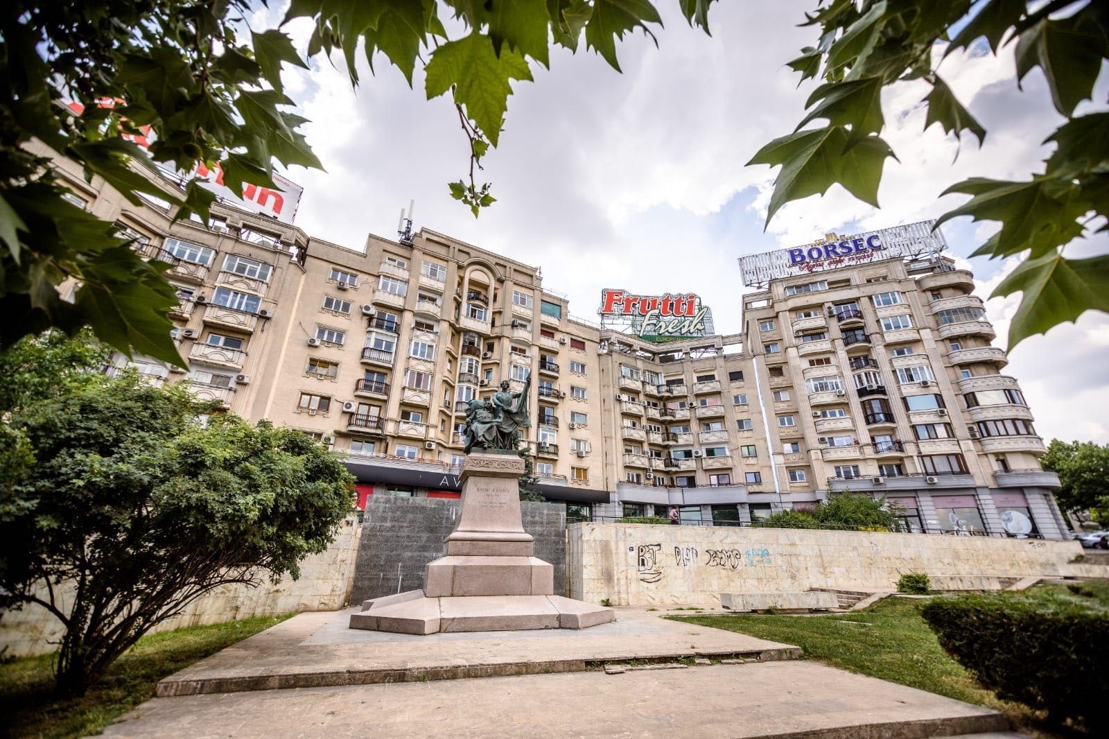 Închiriez apartament 5 camere, Piața Unirii-FÂNTÂNI — fotografia 2