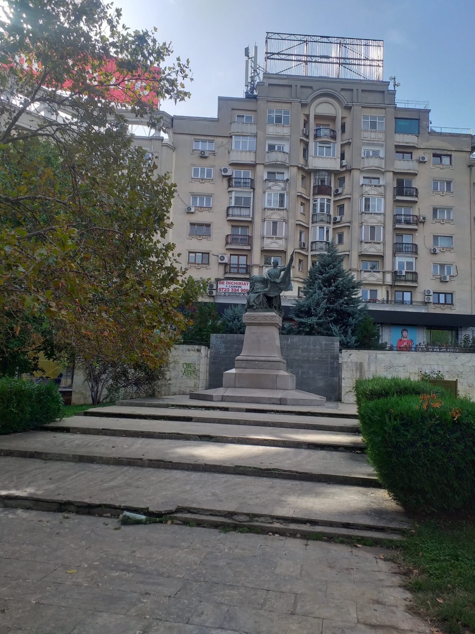 Închiriez apartament 5 camere, Piața Unirii-FÂNTÂNI — fotografia 3