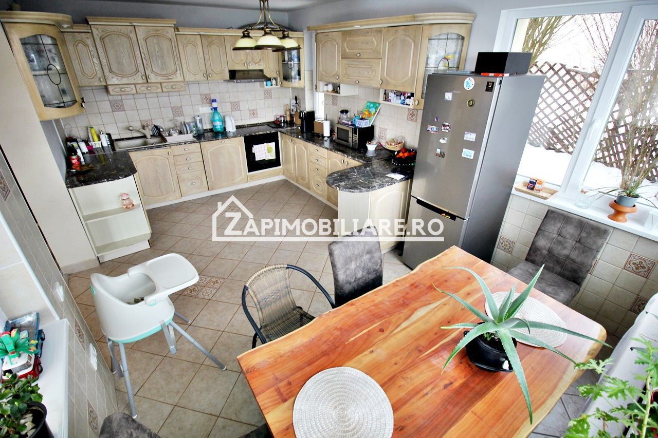 Casa D-P-E, 5 camere 200 mp,1.000 mp teren, garaj, semineu — fotografia 7