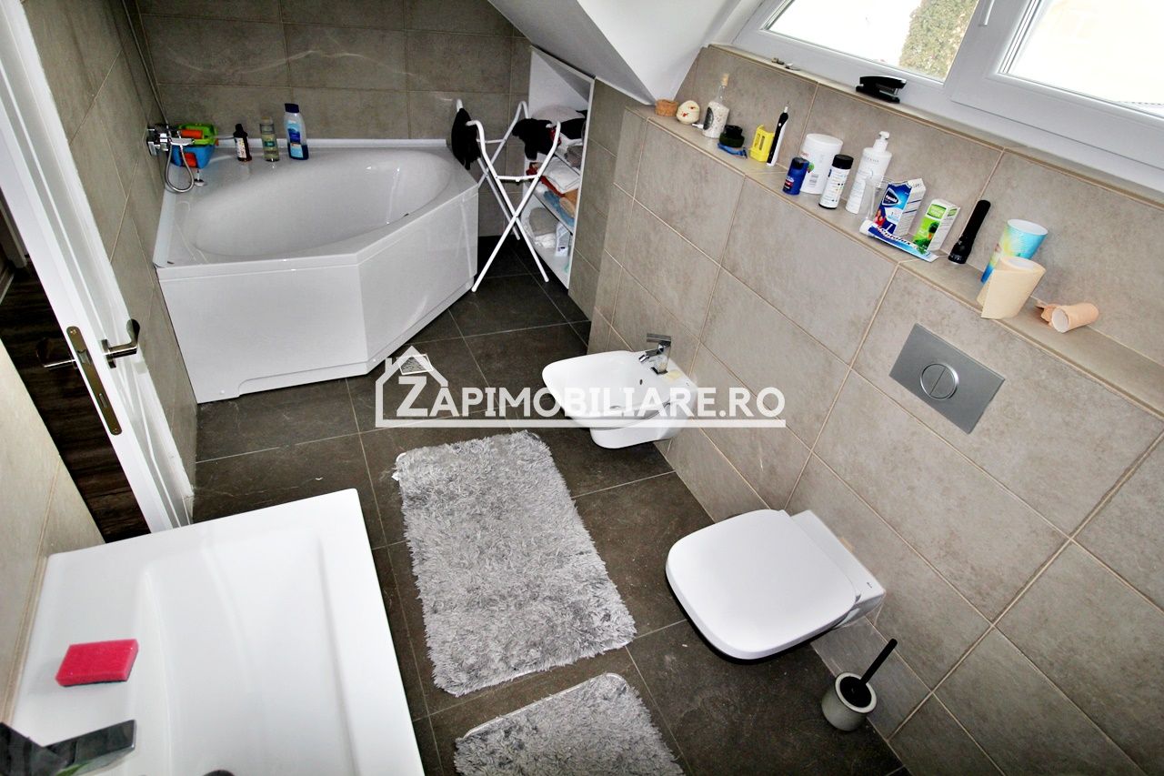 Casa D-P-E, 5 camere 200 mp,1.000 mp teren, garaj, semineu — fotografia 9