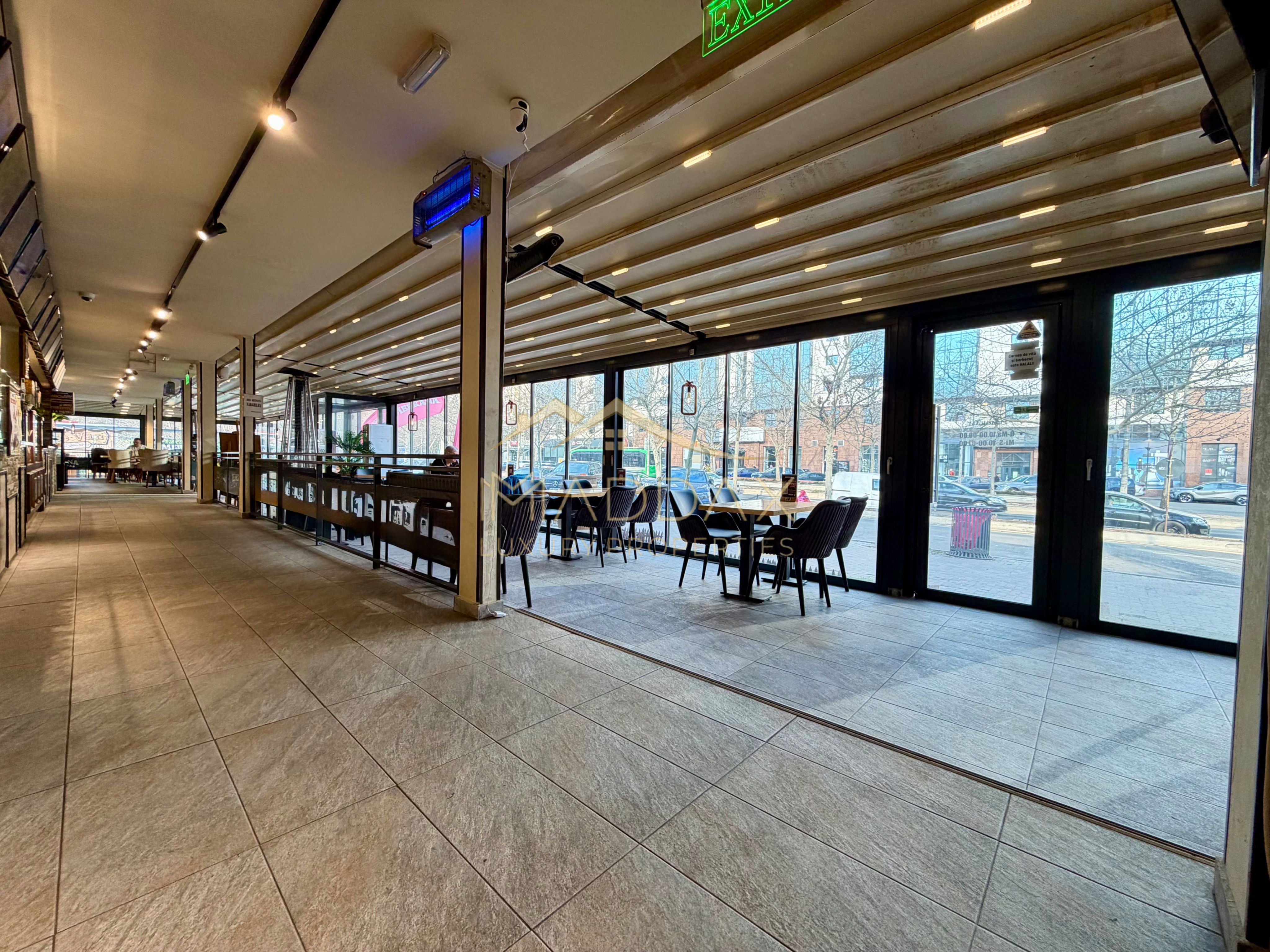 Spatiu Comercial  *731mp* / VAD stradal 31m / 19 locuri de parcare // Unirii