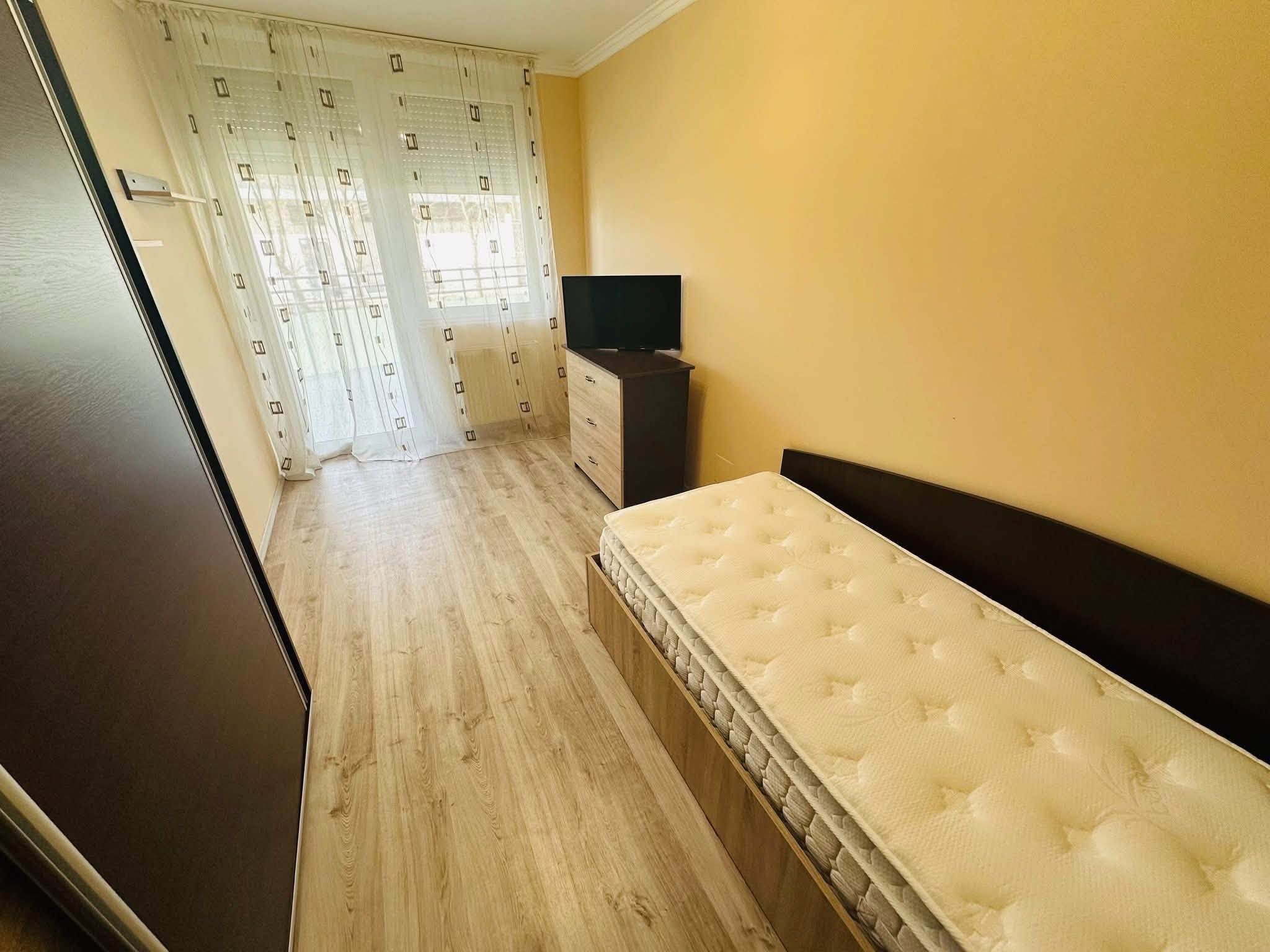 Apart. 3 camere, Ared R 18 pe str. Tudor Vladimirescu - Oradea — fotografia 3