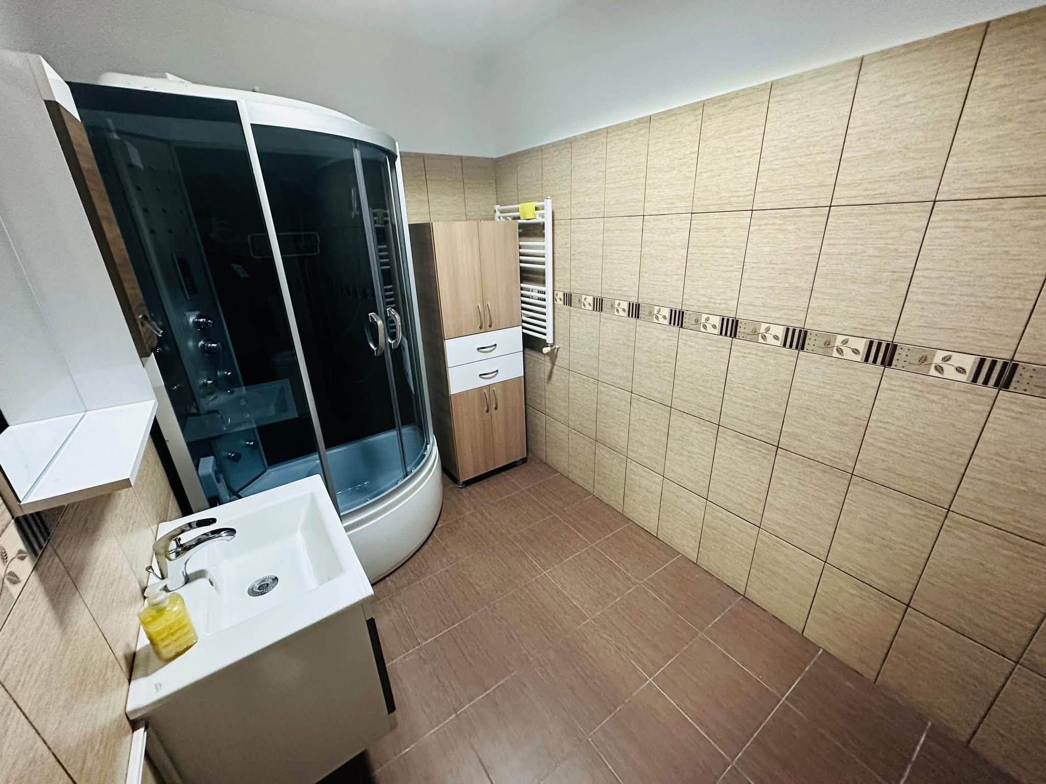 Apart. 3 camere, Ared R 18 pe str. Tudor Vladimirescu - Oradea — fotografia 8