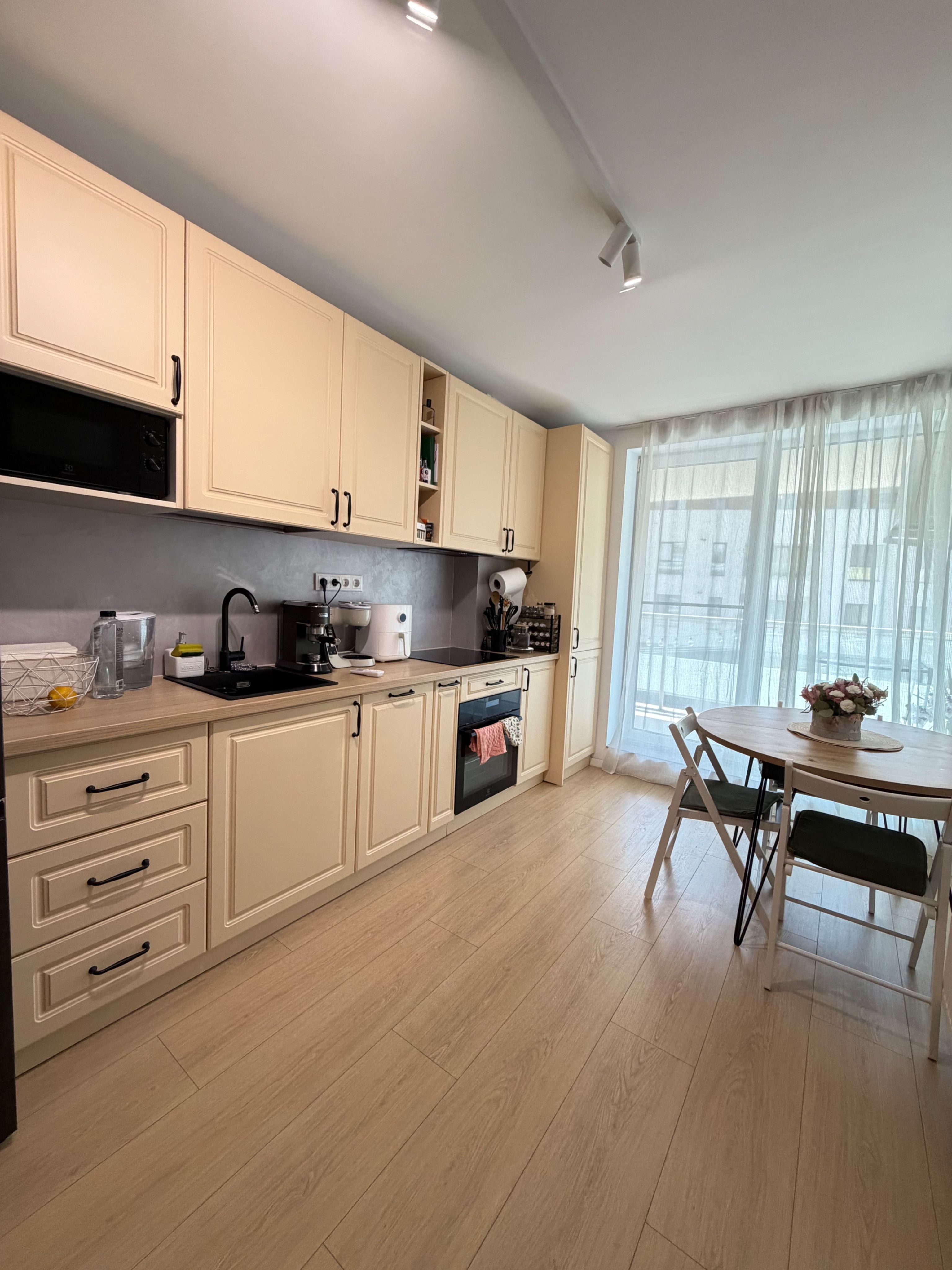 Apartament 2 camere, terasa, etaj intermediar, boxa, parcare — fotografia 4
