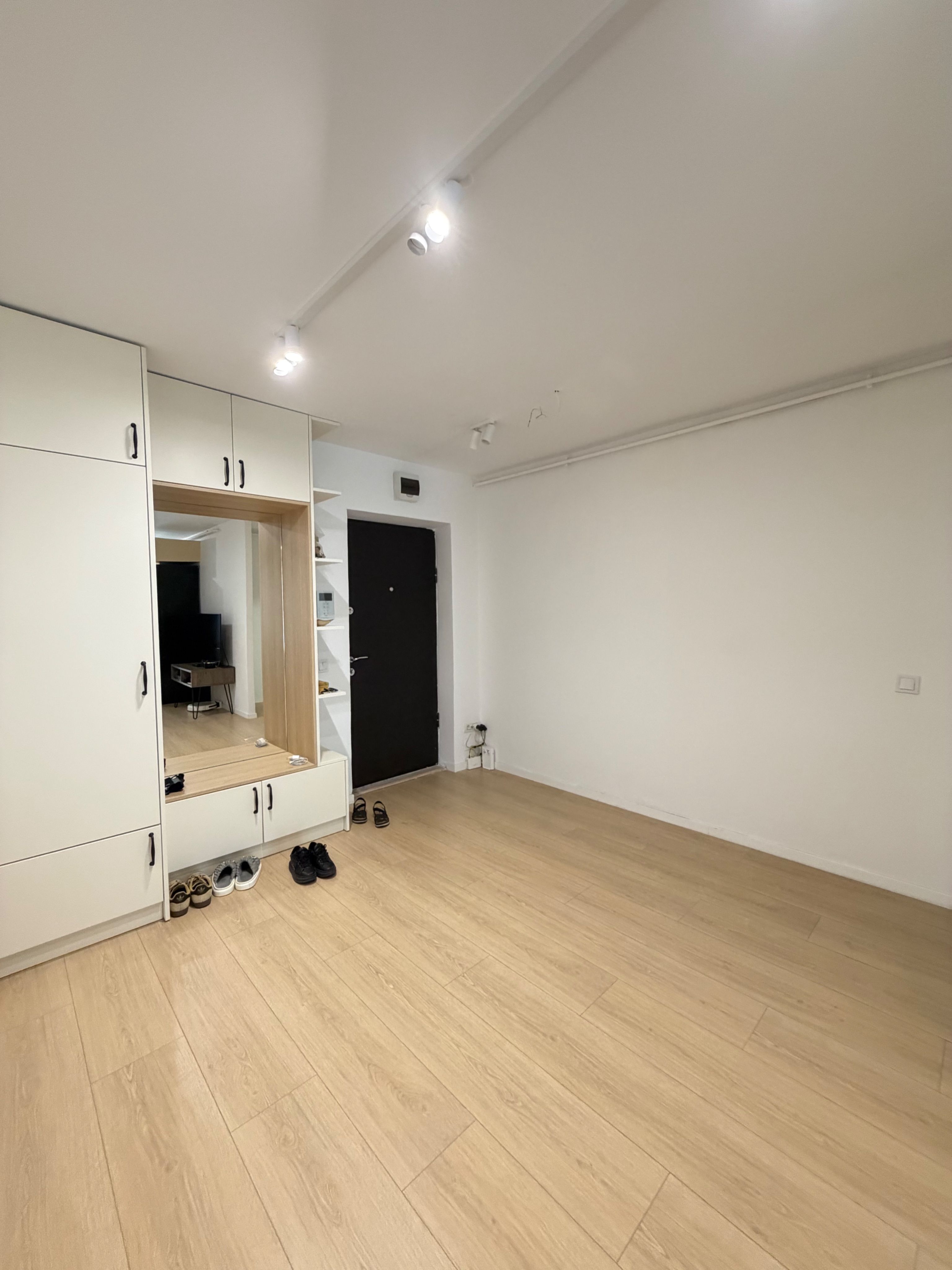 Apartament 2 camere, terasa, etaj intermediar, boxa, parcare — fotografia 7