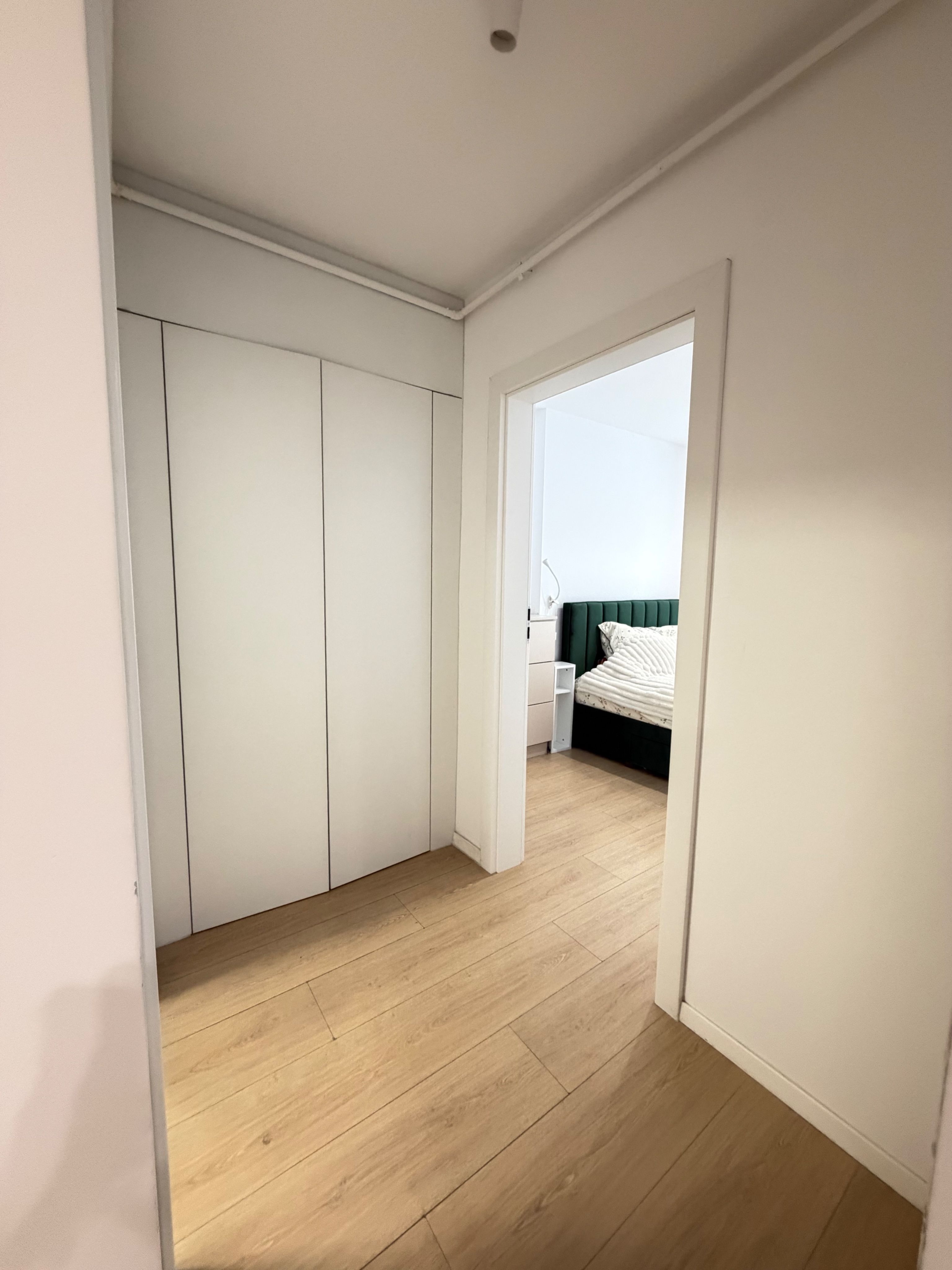 Apartament 2 camere, terasa, etaj intermediar, boxa, parcare — fotografia 8