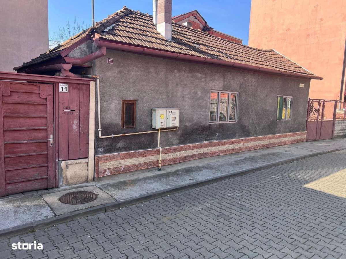 Casă de vânzare cu posibiliate de renovare/dezvoltare