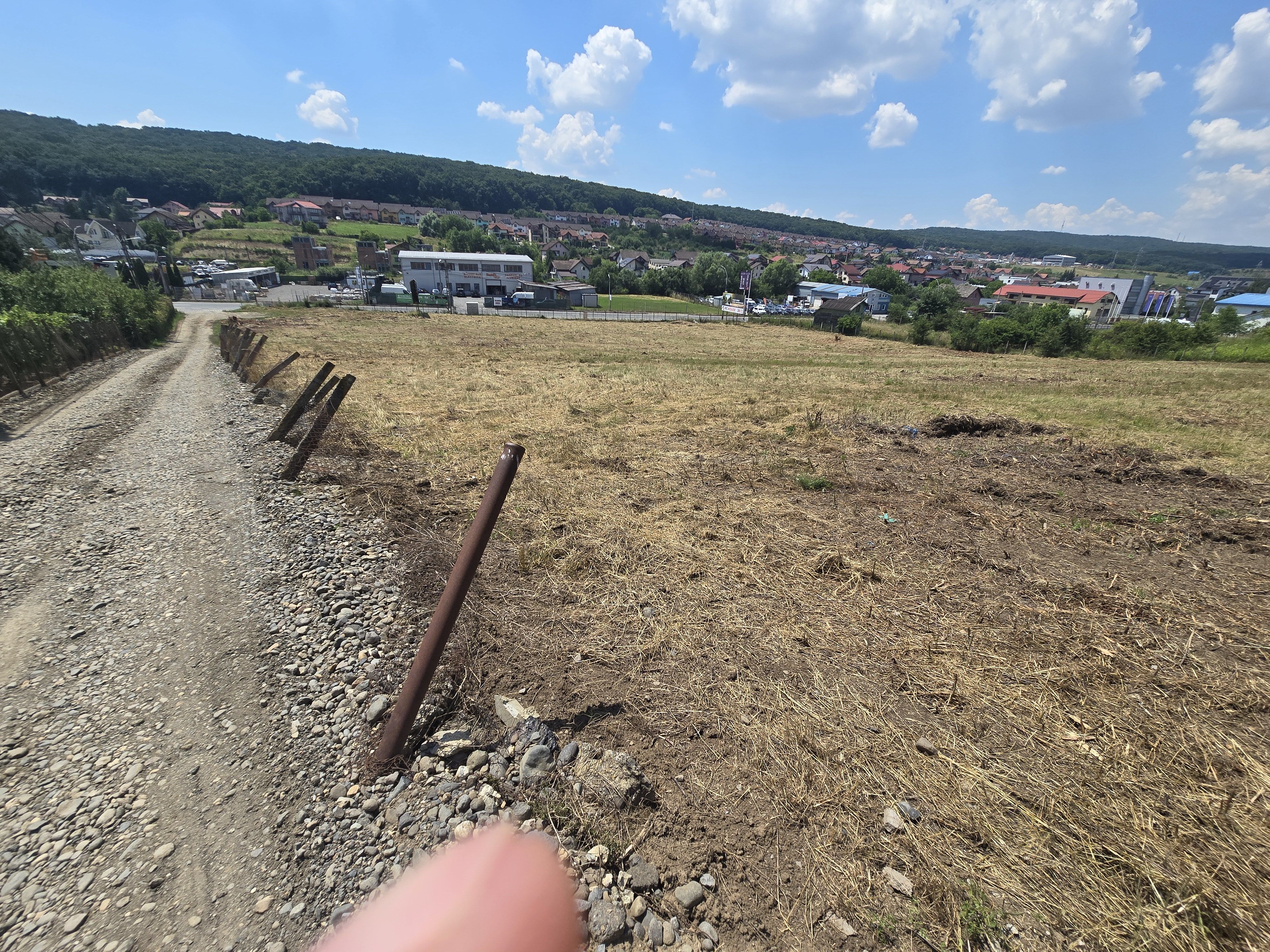 Teren intravilan 16.500mp 55euro mp deschidere de 82m la E60 — fotografia 8