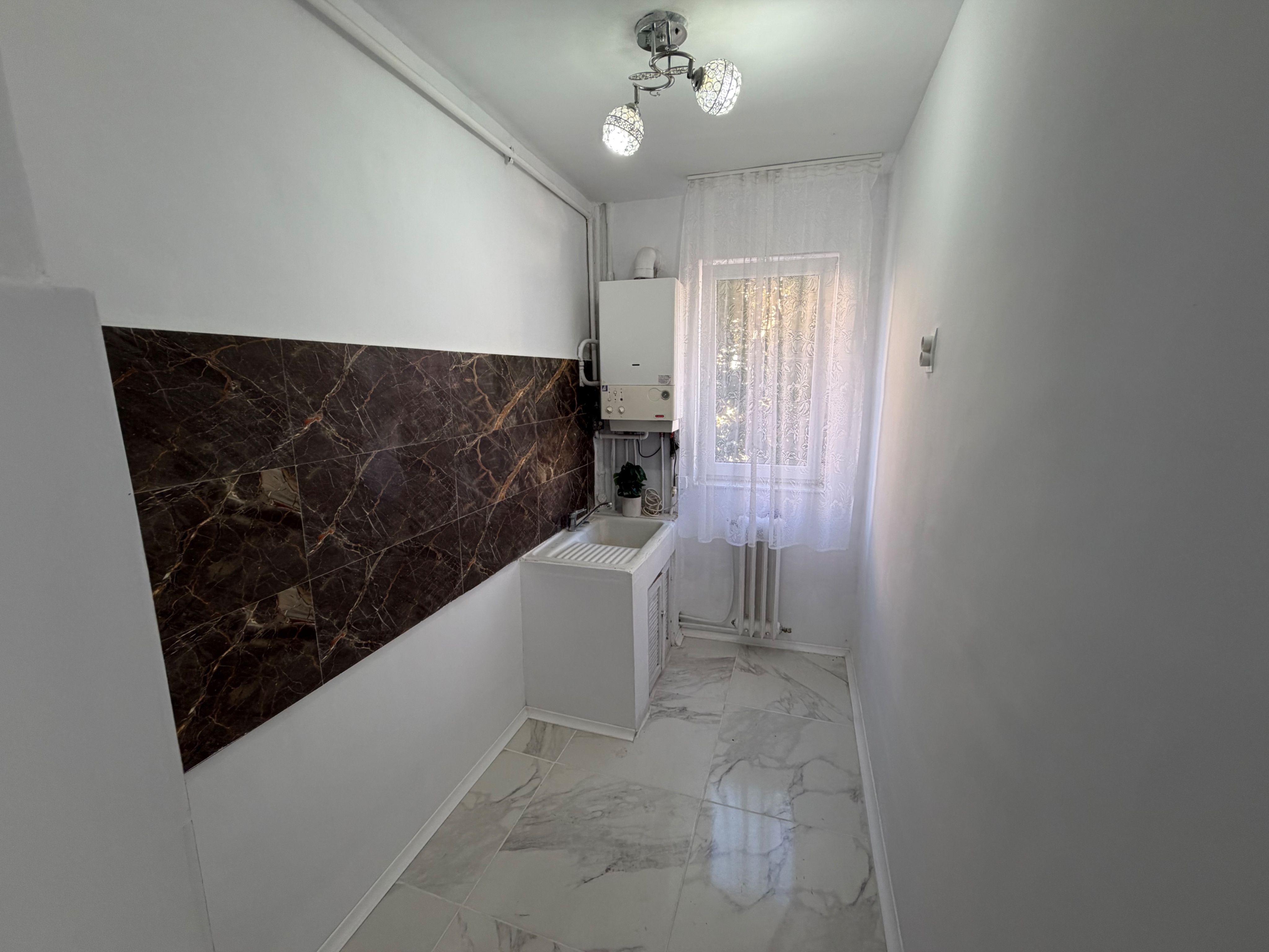 Apartament 2 camere, etaj 2 - Cugir — fotografia 3