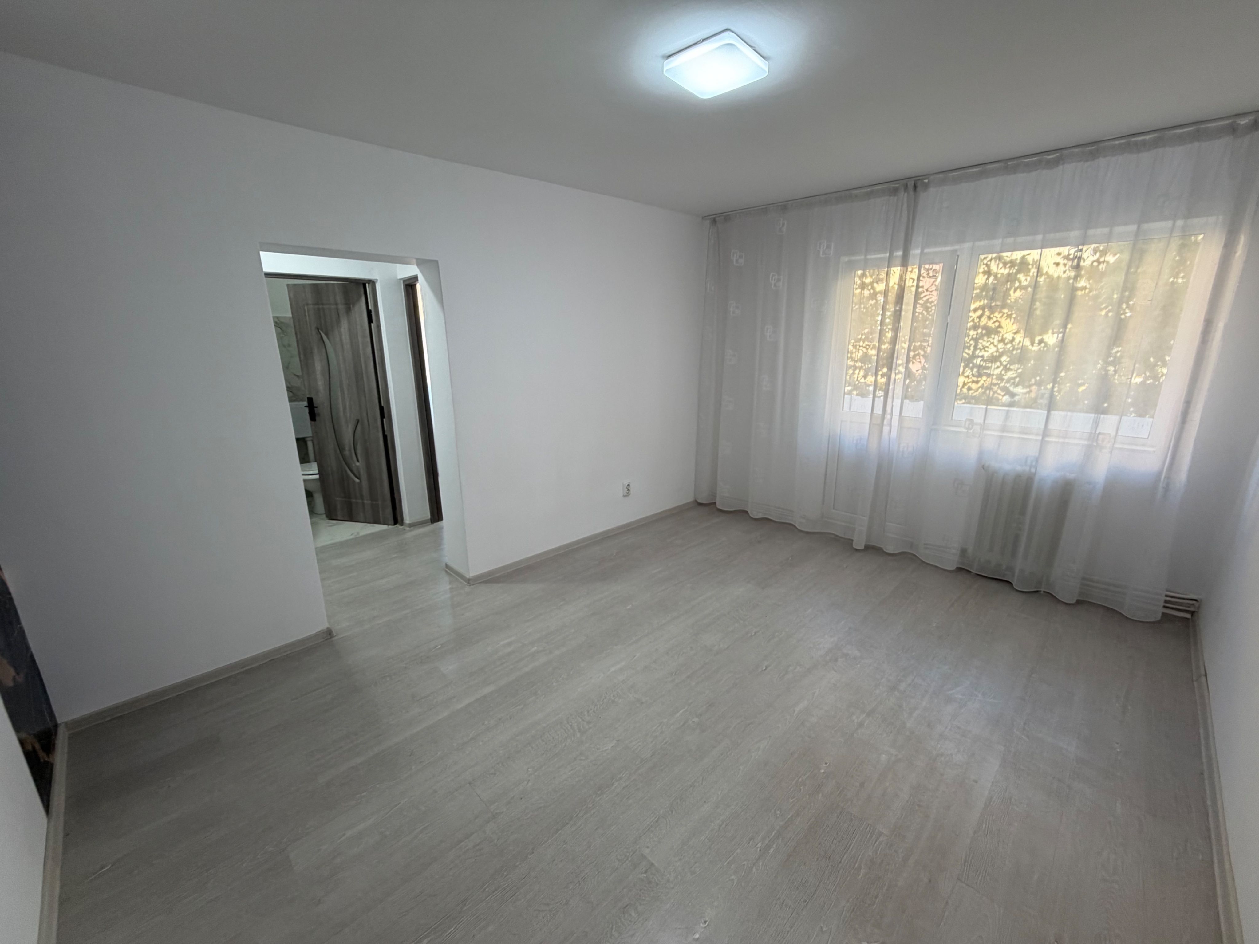 Apartament 2 camere, etaj 2 - Cugir — fotografia 4