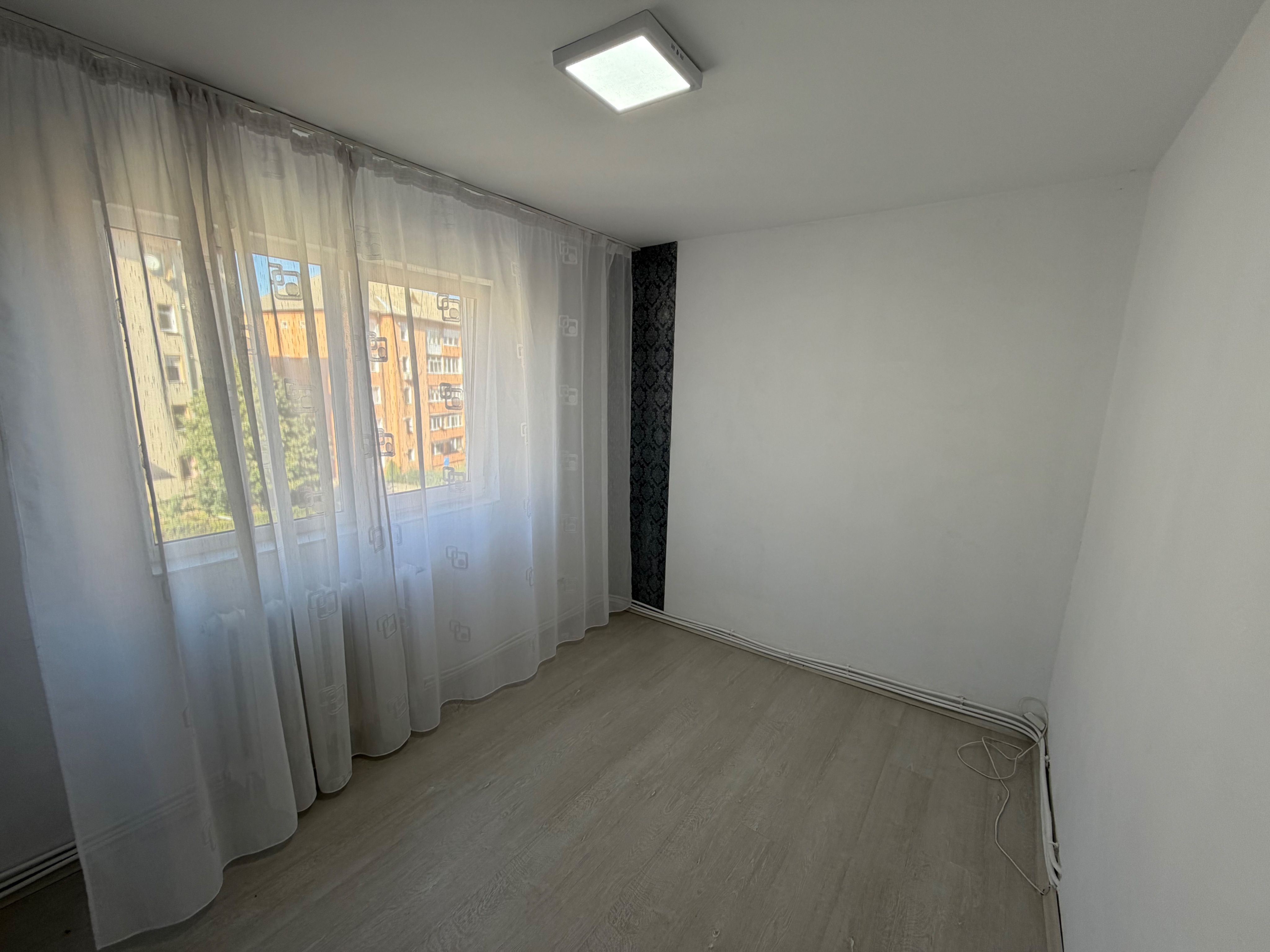 Apartament 2 camere, etaj 2 - Cugir — fotografia 6