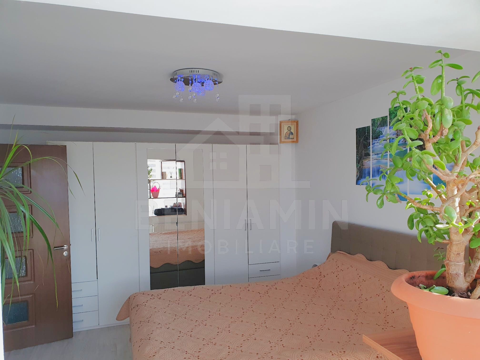 Apartament 4 camere etaj 1 Cartier Noua 99mp doua parcari — fotografia 10