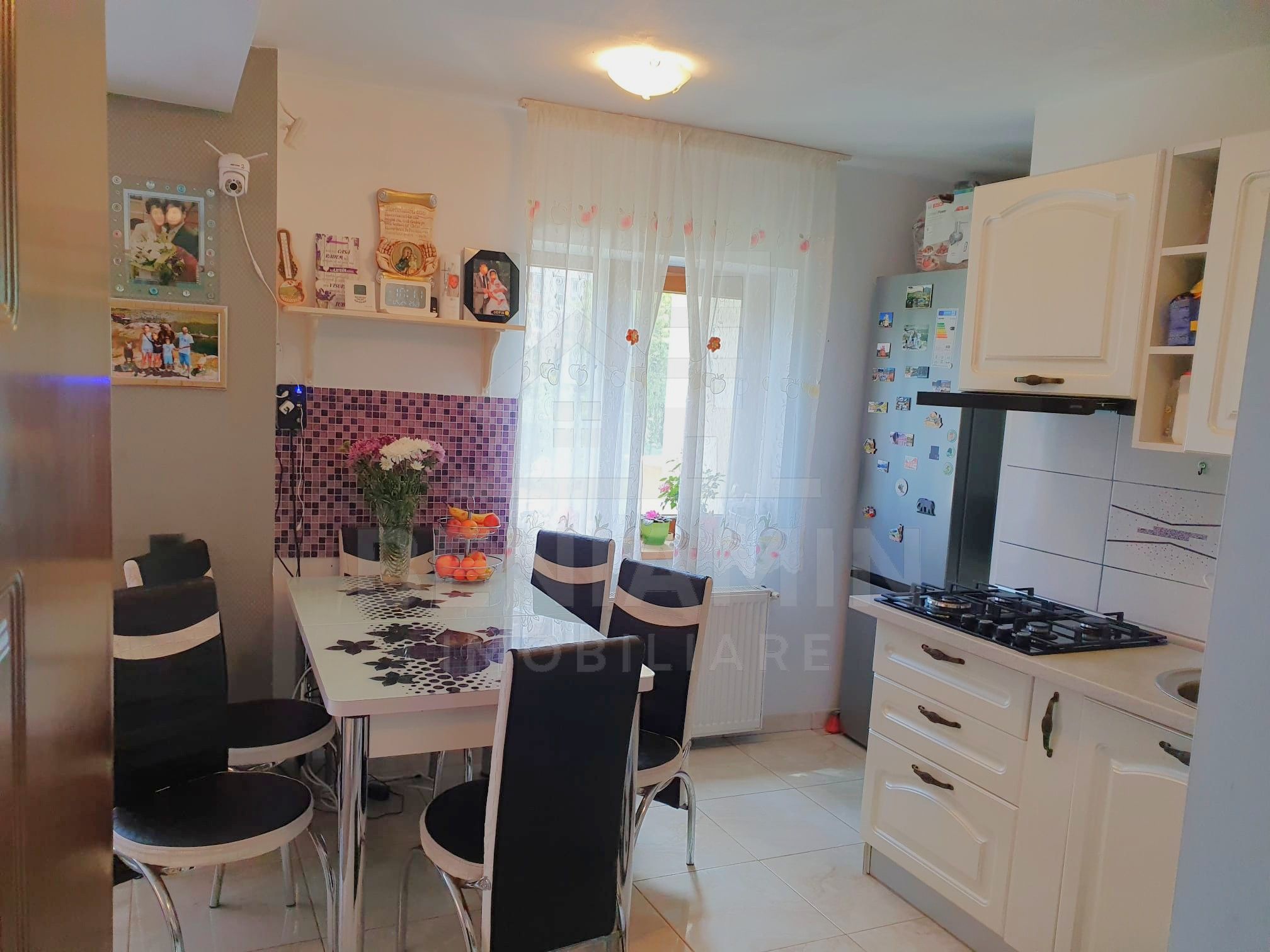 Apartament 4 camere etaj 1 Cartier Noua 99mp doua parcari — fotografia 4