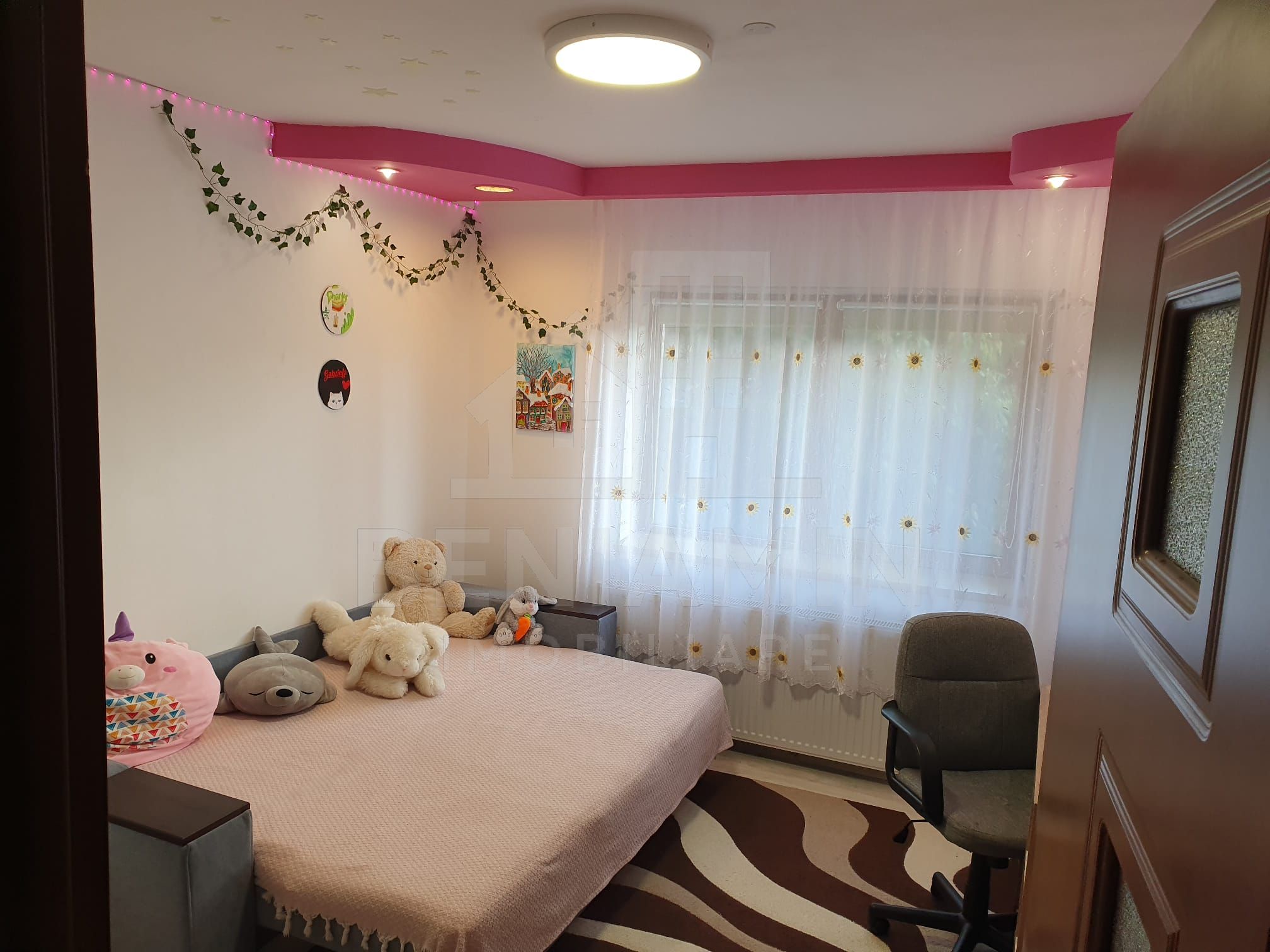 Apartament 4 camere etaj 1 Cartier Noua 99mp doua parcari — fotografia 7