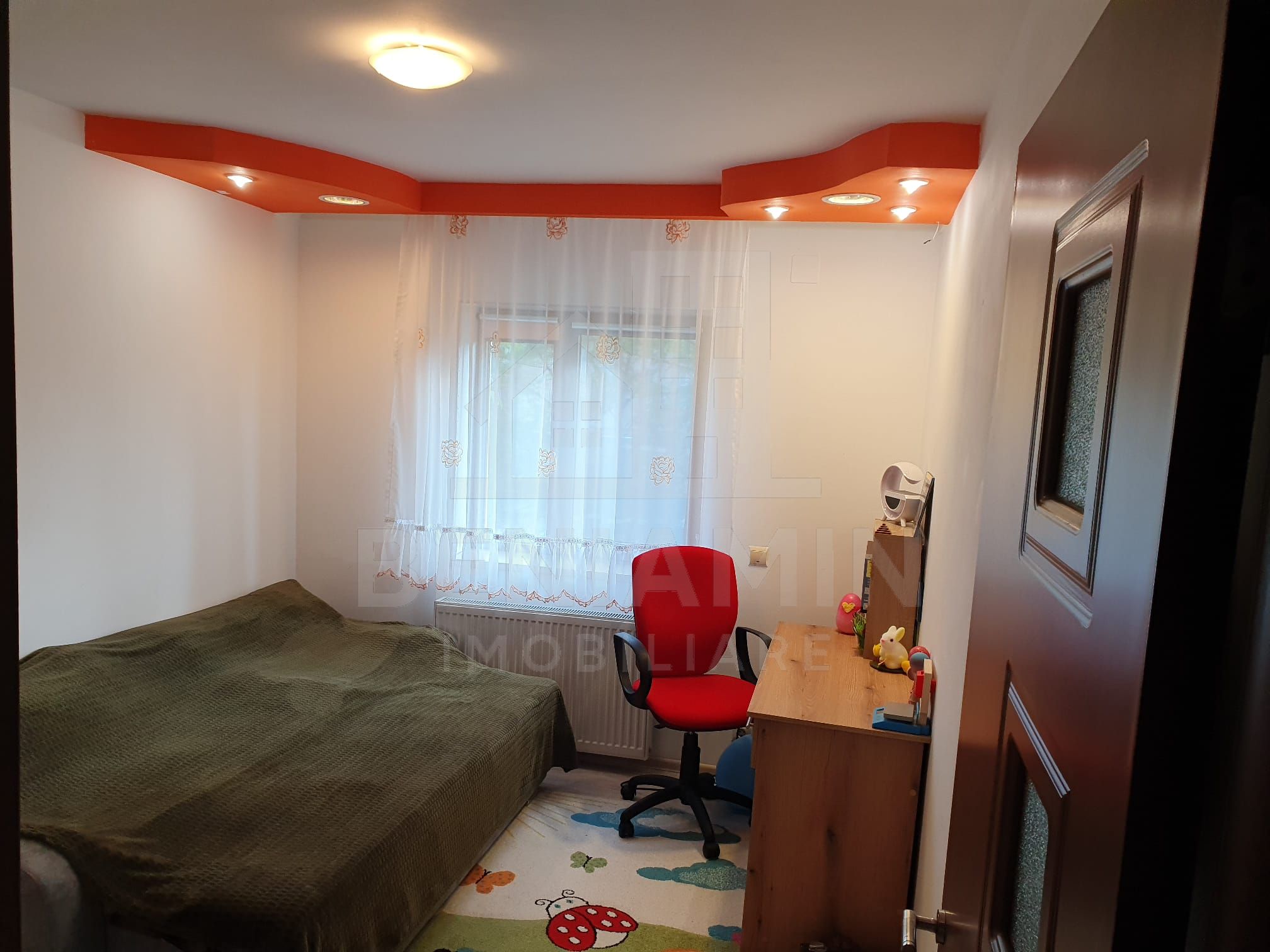 Apartament 4 camere etaj 1 Cartier Noua 99mp doua parcari — fotografia 8