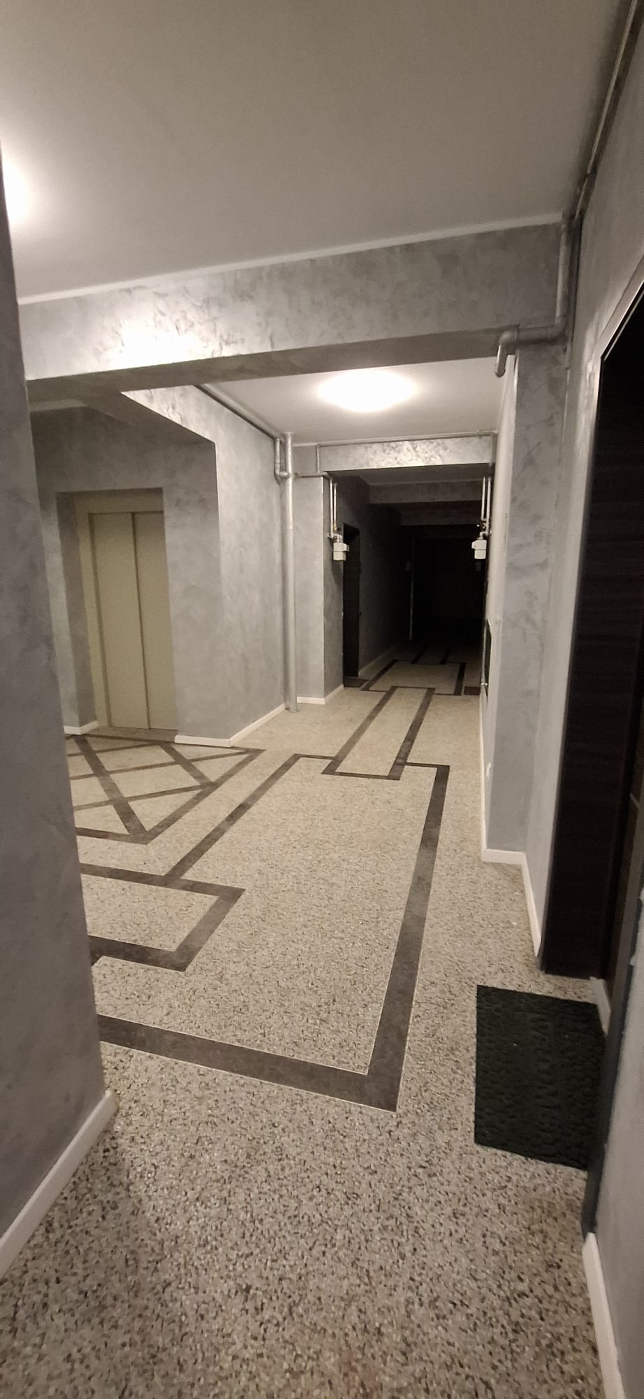 Exterior Est – garsonieră cu centrală proprie, renovată — fotografia 8