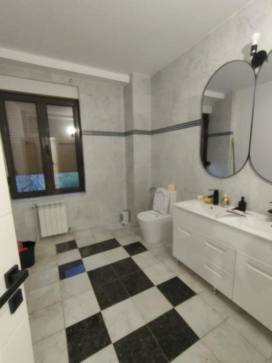 BDUL DACIA, PIATA GEMENI,  2 etaje SPATIU BIROURI — fotografia 3