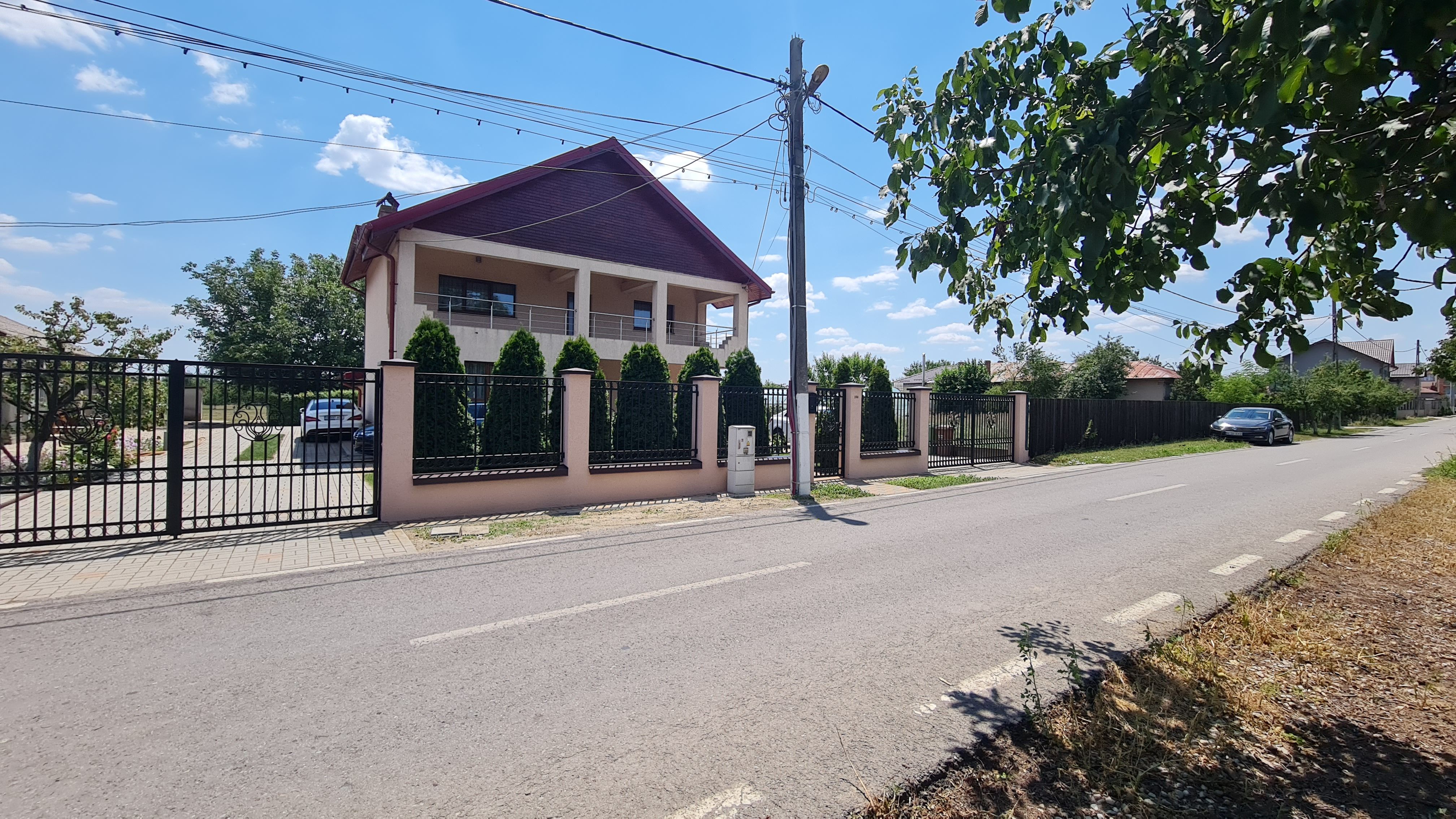 Vila impozanta in zona linistita la 15 minute de capitala! — fotografia 5