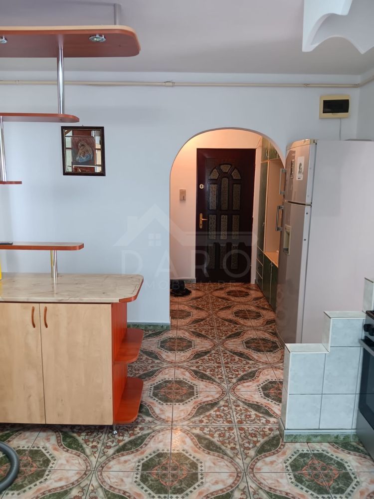Inchiriez apartament 3 camere + 2 bai (ZONA UNIRII) — fotografia 3