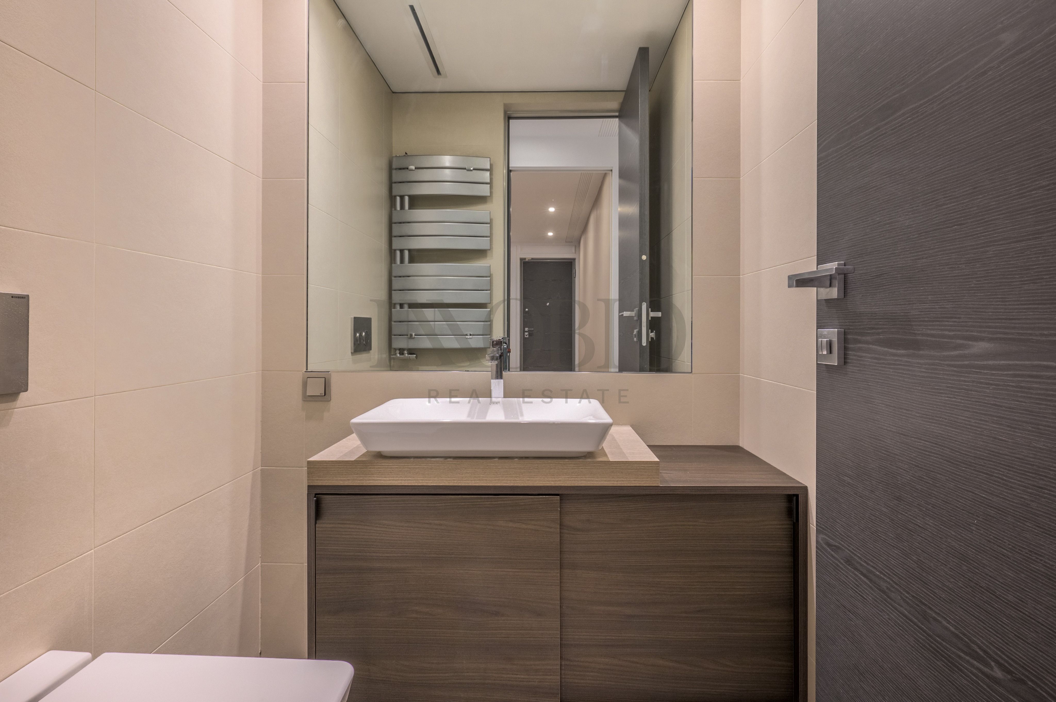 Apartament 3 camere cu terasă și parcare inclusă — fotografia 17