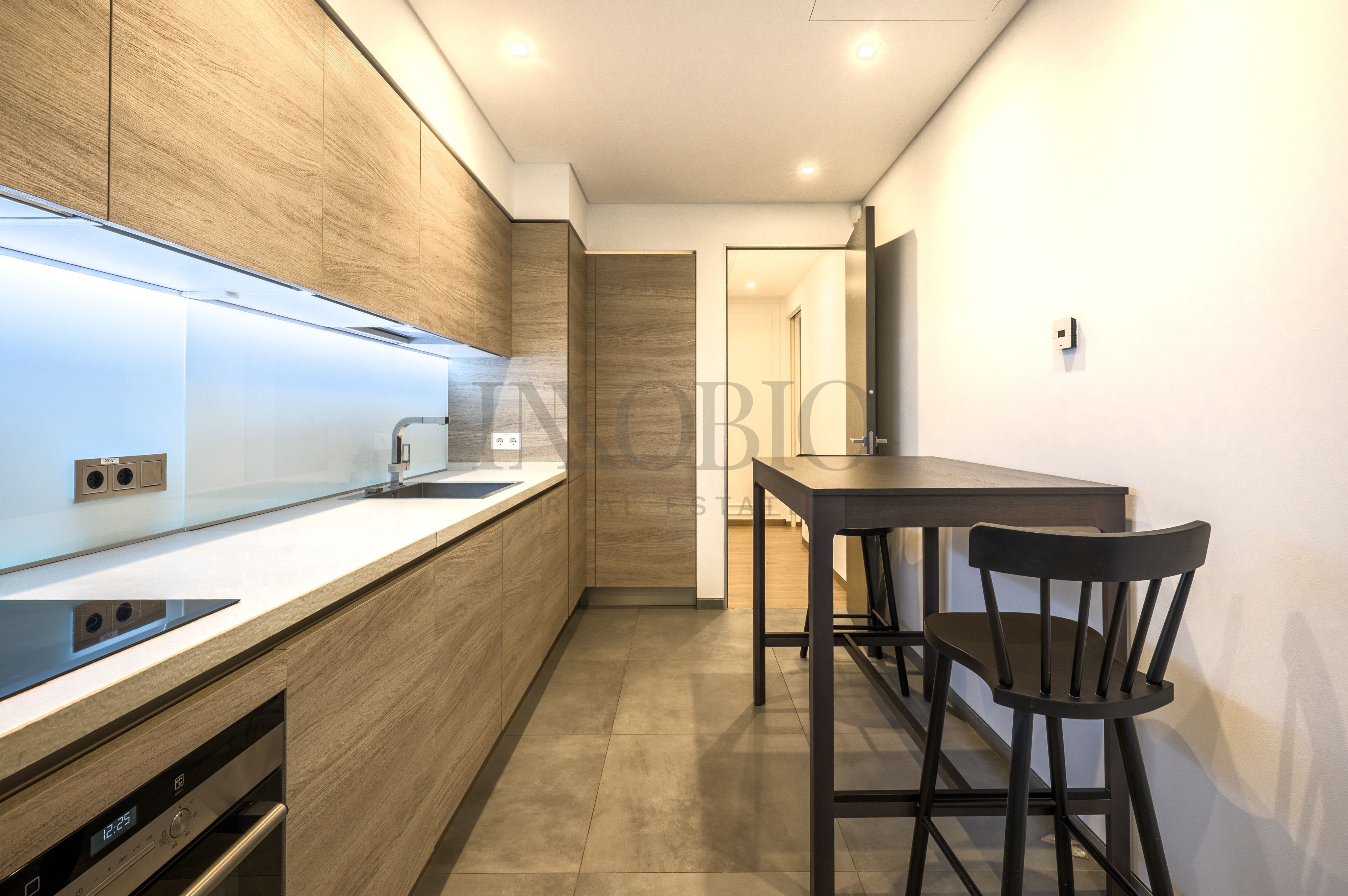 Apartament 3 camere cu terasă și parcare inclusă — fotografia 8