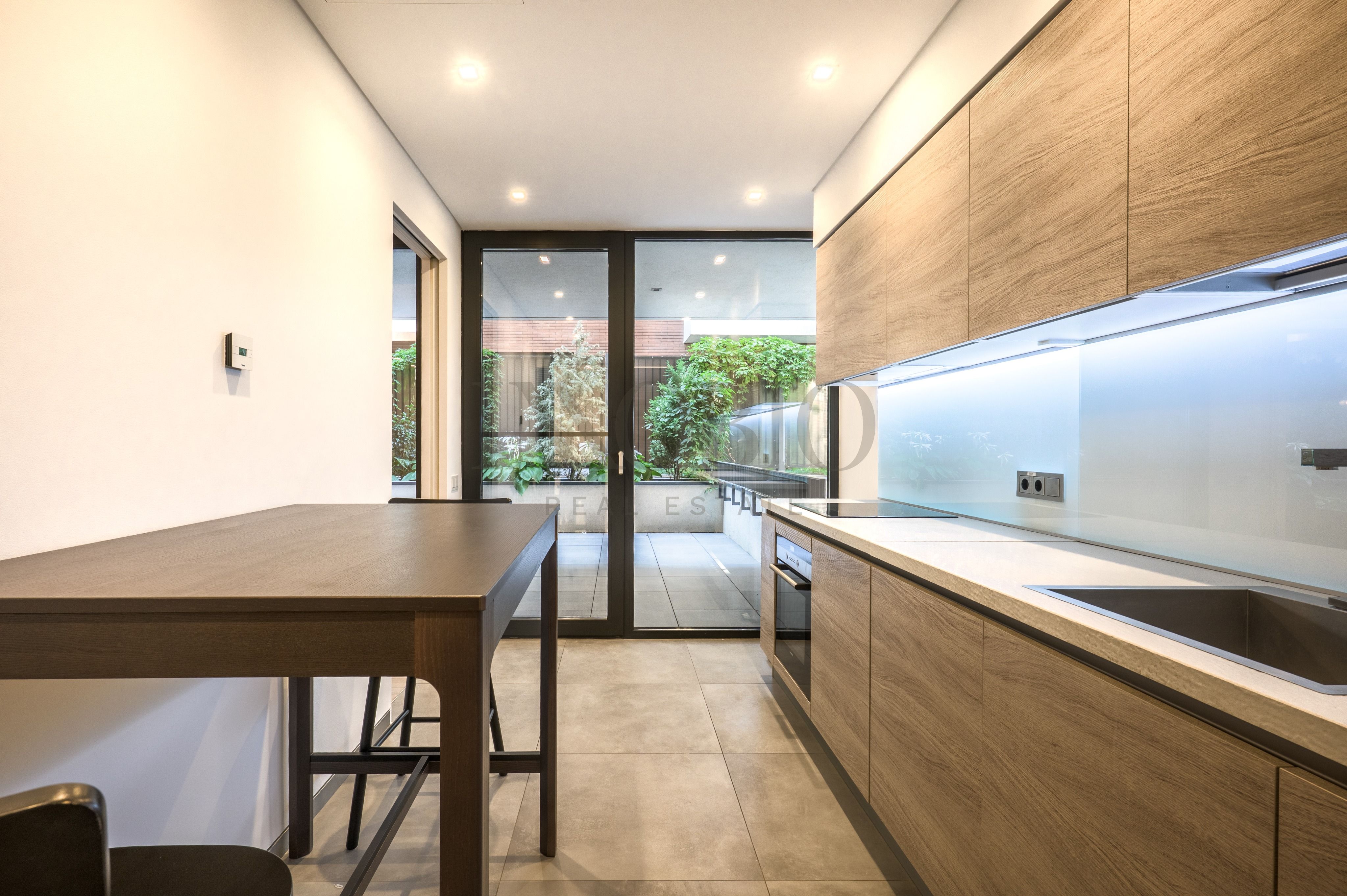 Apartament 3 camere cu terasă și parcare inclusă — fotografia 9