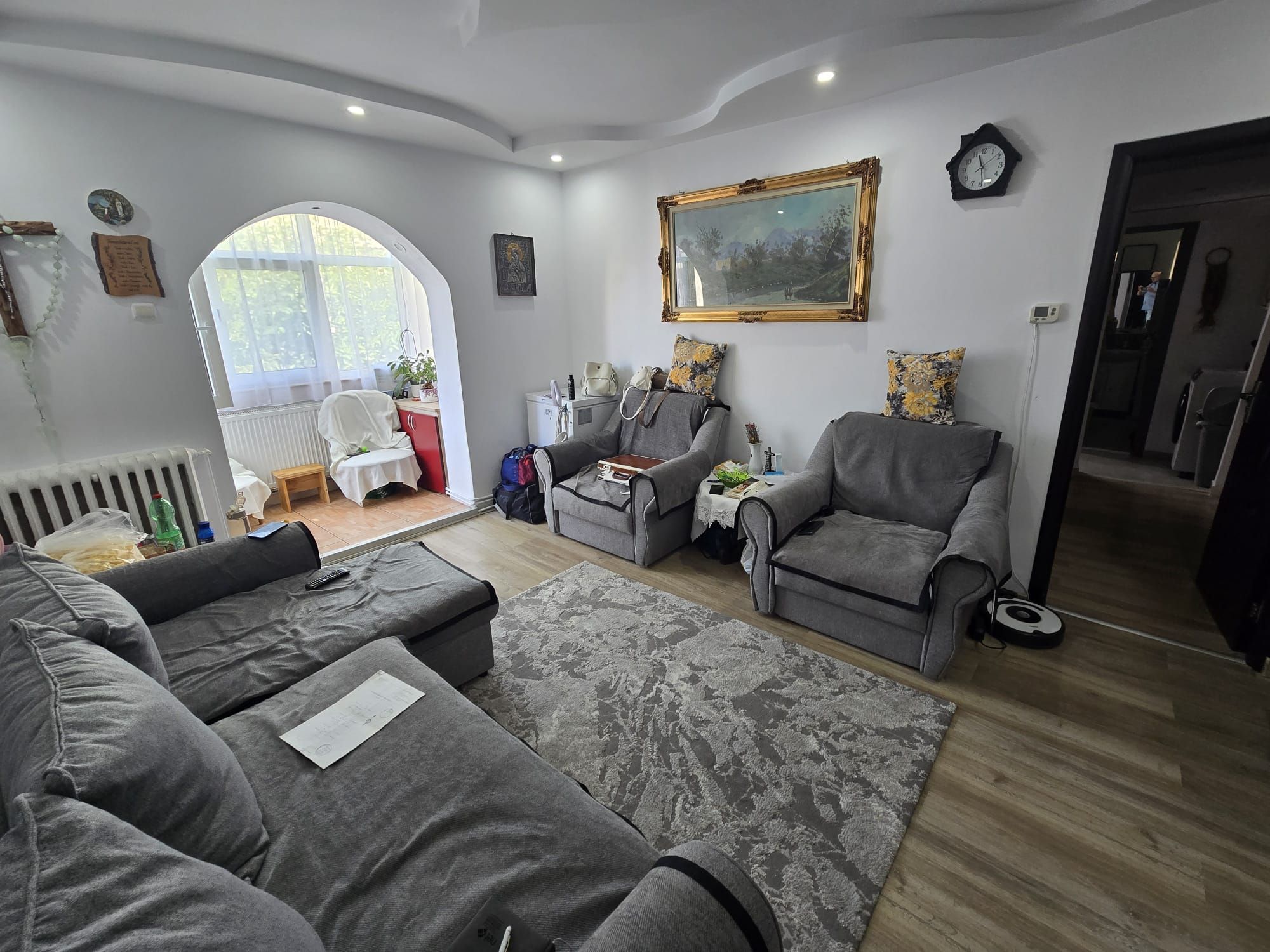 Apartament 3 camere renovat și mobilat – zona Dacia