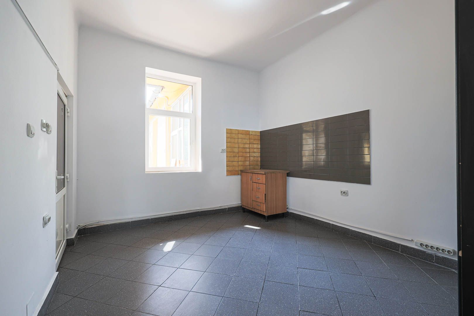 Spațiu comercial de vânzare în zona Centrală,  str Șaguna, Arad — fotografia 4