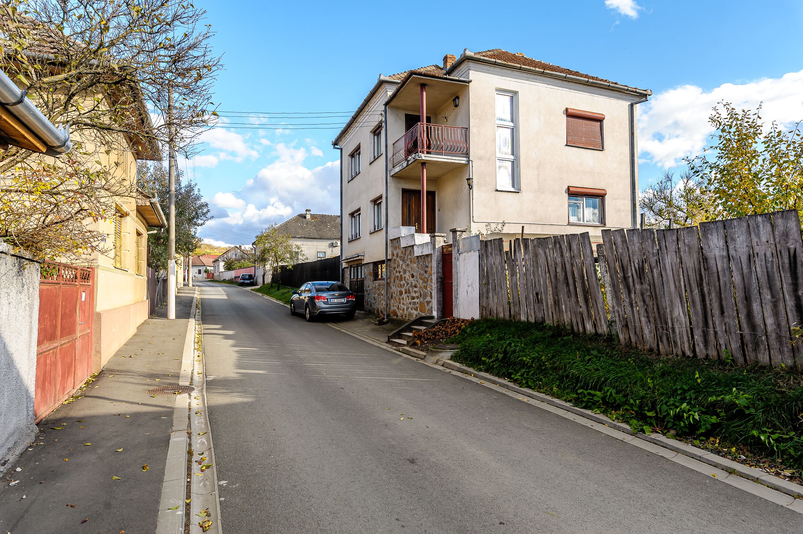 Casă din cărămidă cu 8 camere – zonă liniștită, LIPOVA — fotografia 4