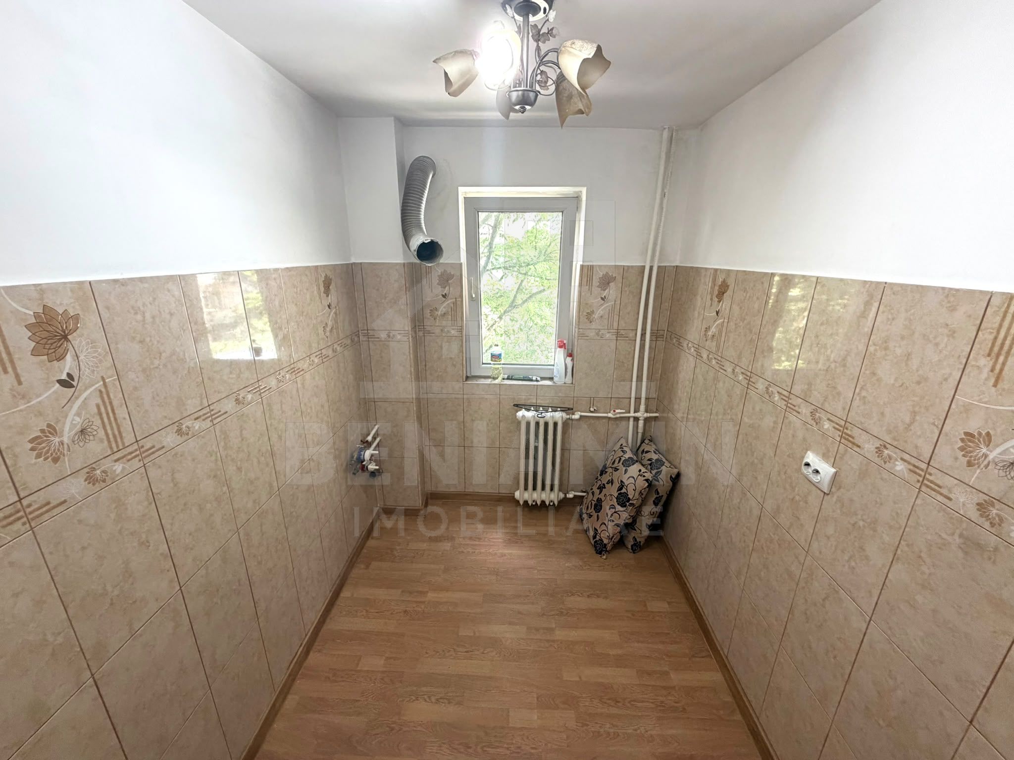 Apartament 2 camere etaj 1 cu teava de gaze 41mp Craiovita — fotografia 4