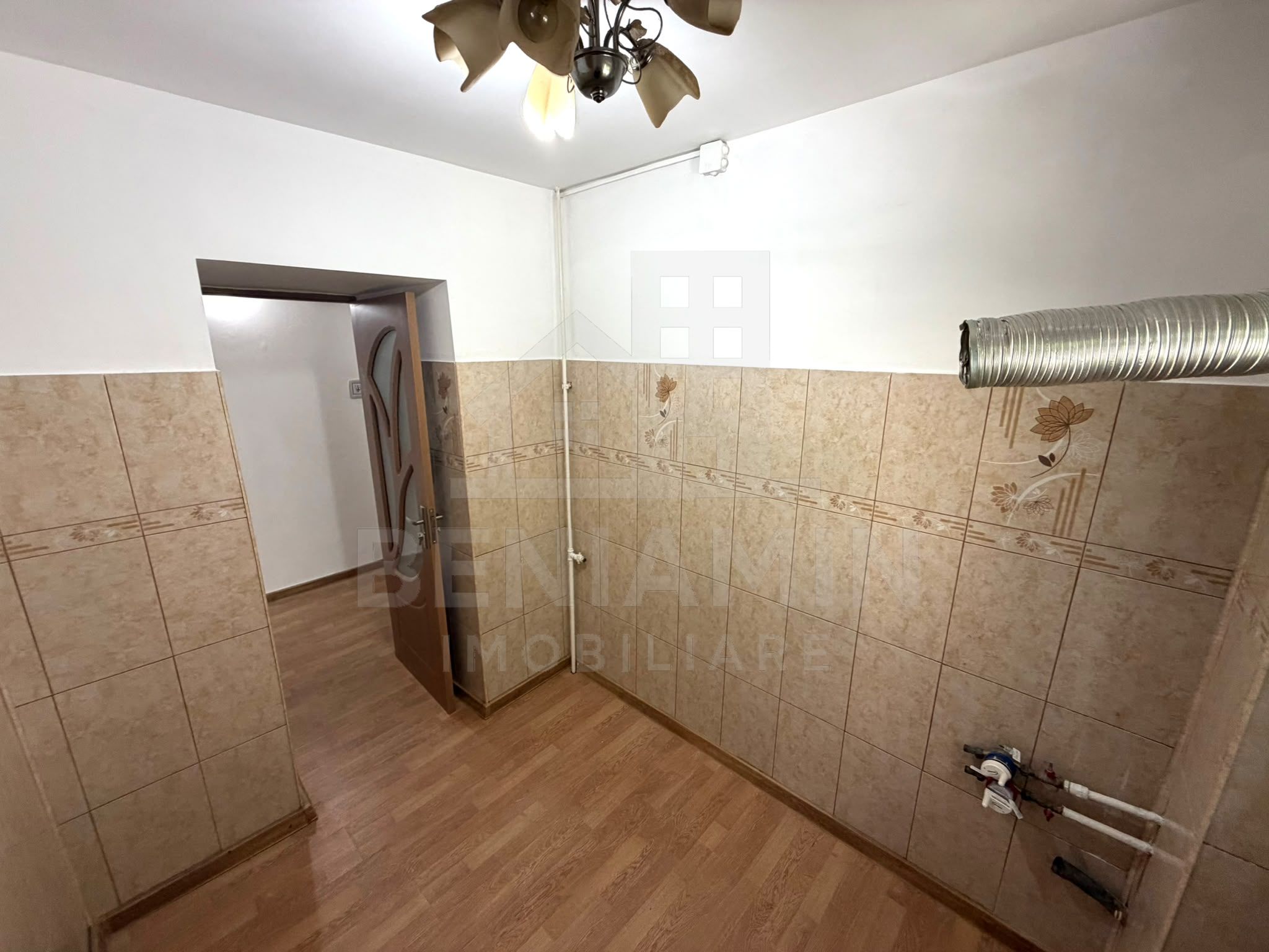 Apartament 2 camere etaj 1 cu teava de gaze 41mp Craiovita — fotografia 5