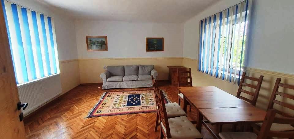 Casa cu suprafata de 140mp si teren 542mp,centrul localitatii Cristian