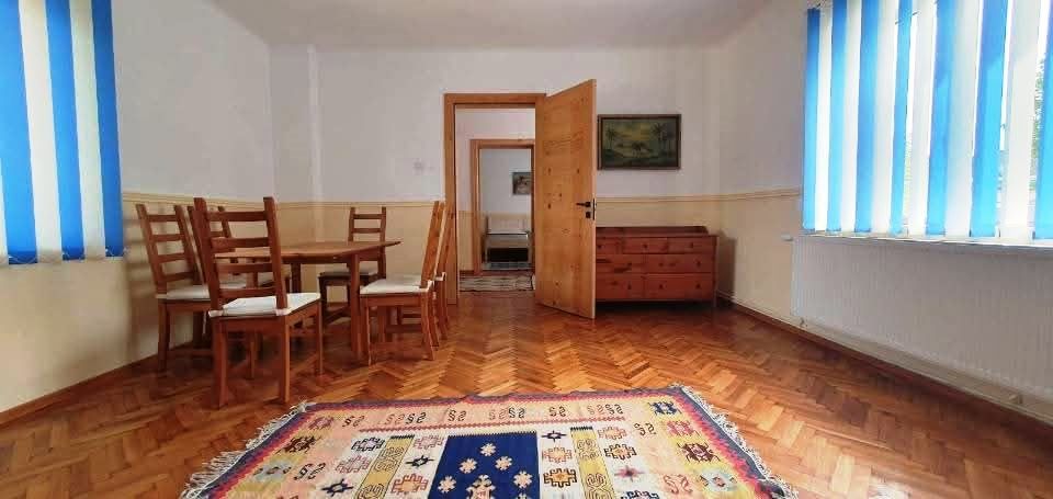 Casa cu suprafata de 140mp si teren 542mp,centrul localitatii Cristian — fotografia 2