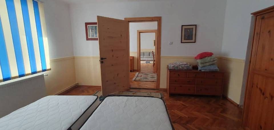 Casa cu suprafata de 140mp si teren 542mp,centrul localitatii Cristian — fotografia 3