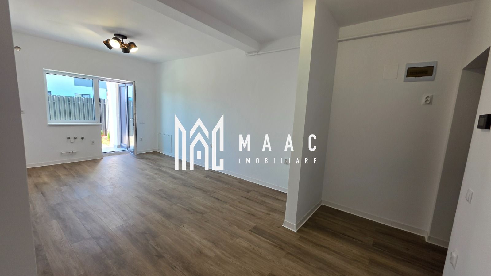 Apartament 2 camere de vânzare Selimbar | Central | curte 90 mp, parcare — fotografia 3