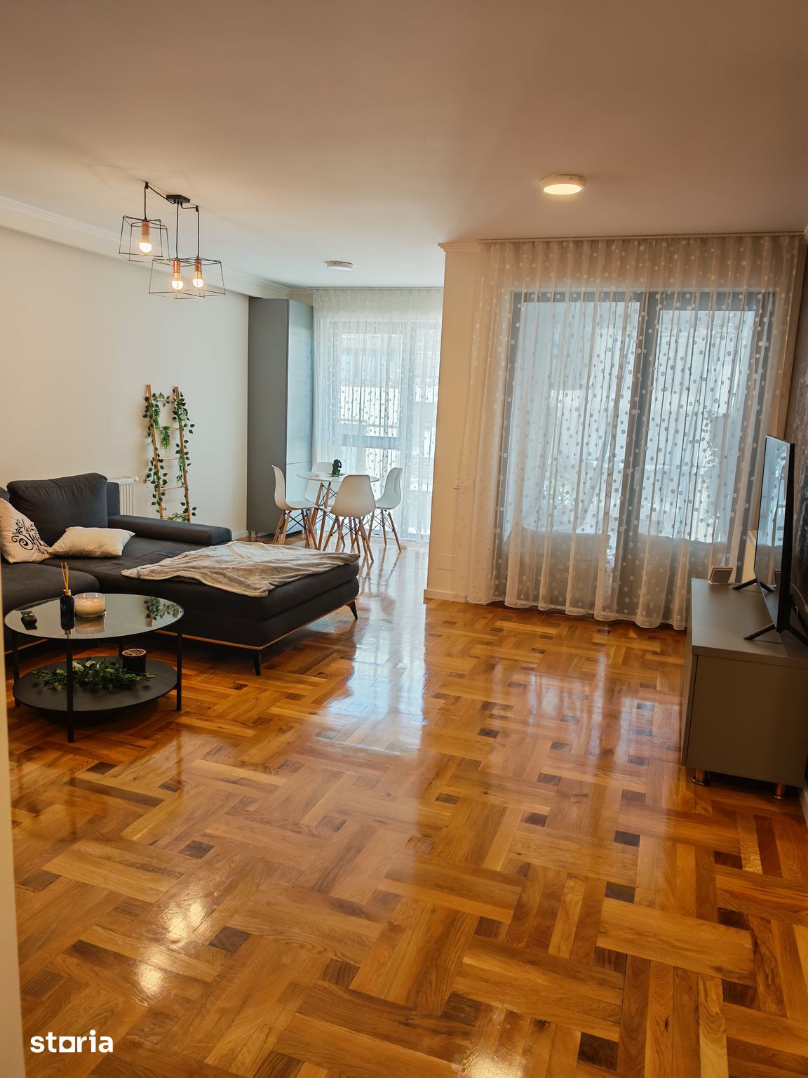 Apartament cu balcon 59mp, lift și garaj în Buna Ziua