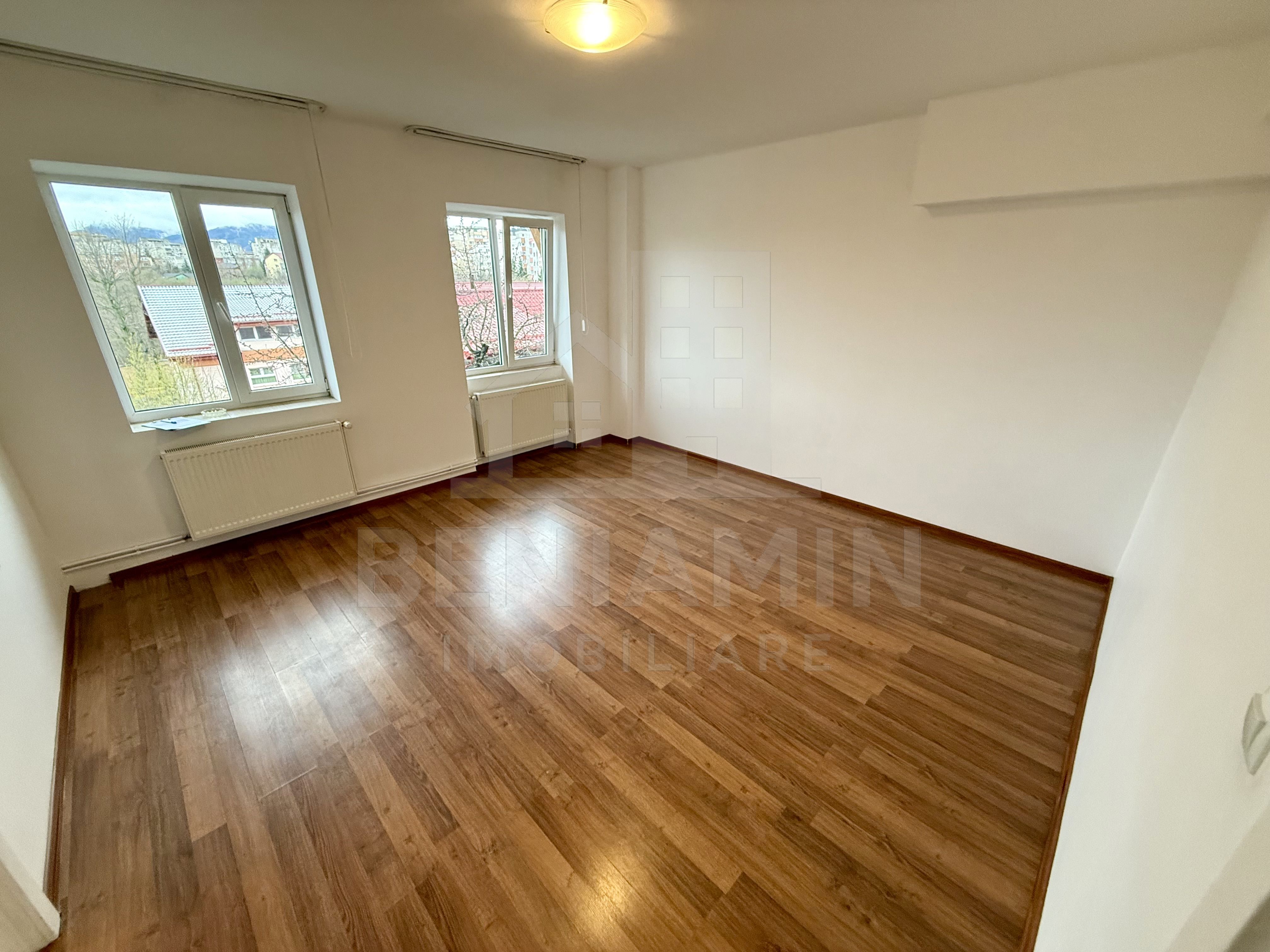2 camere - 55mp - etaj 3 - centrala proprie - parcare - Central