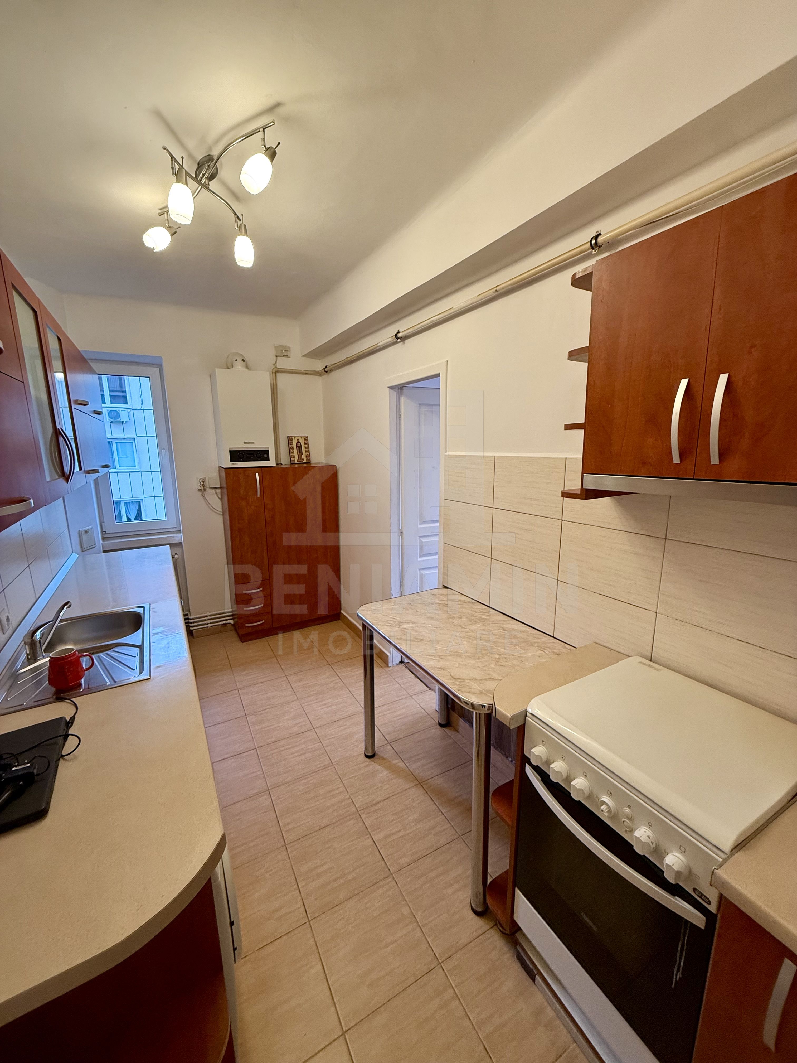 2 camere - 55mp - etaj 3 - centrala proprie - parcare - Central — fotografia 5