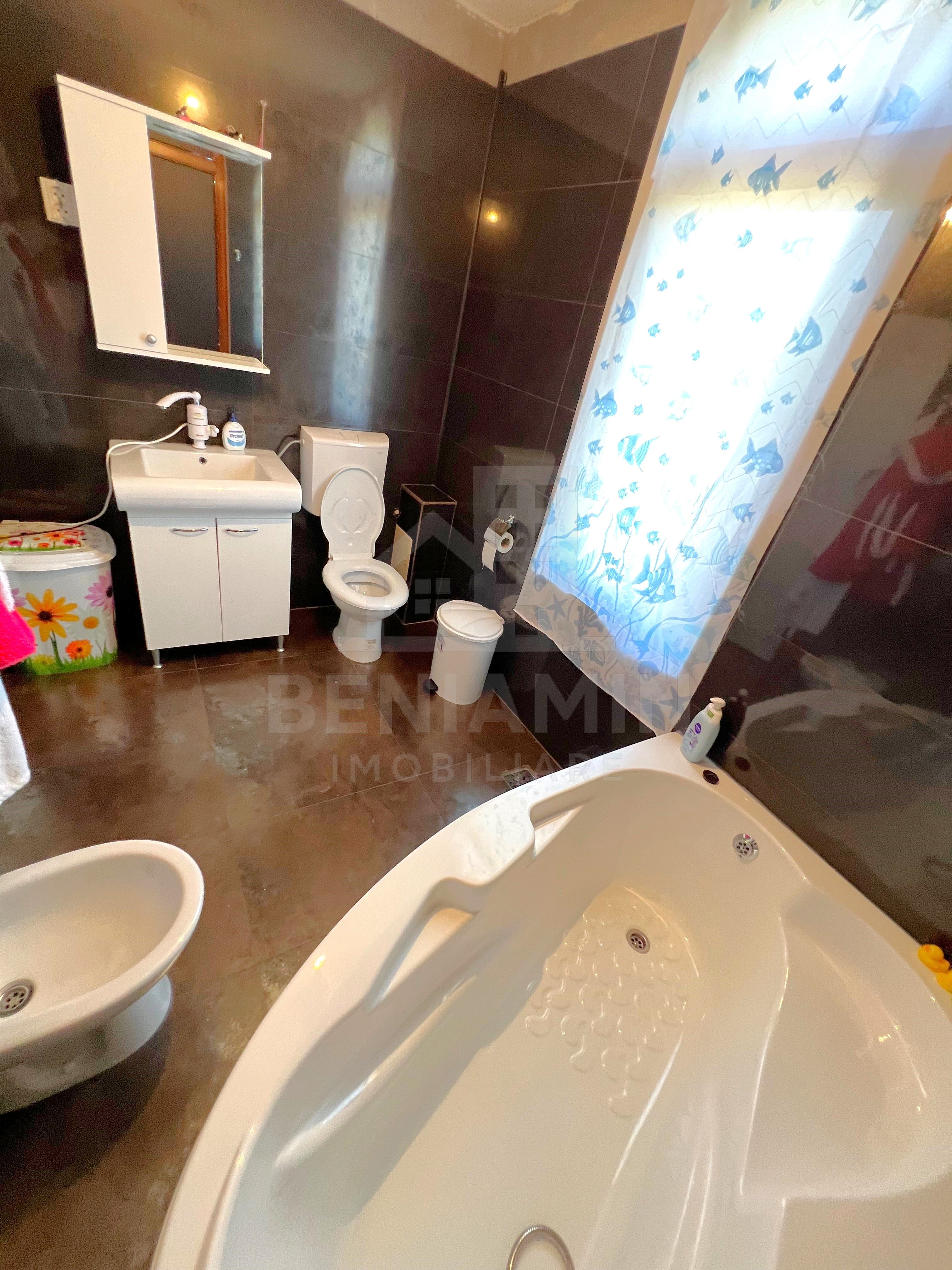 Casa 5 Dormitoare 2 bucatarii 3 bai Living-Toate utilitatile-Popoveni — fotografia 7