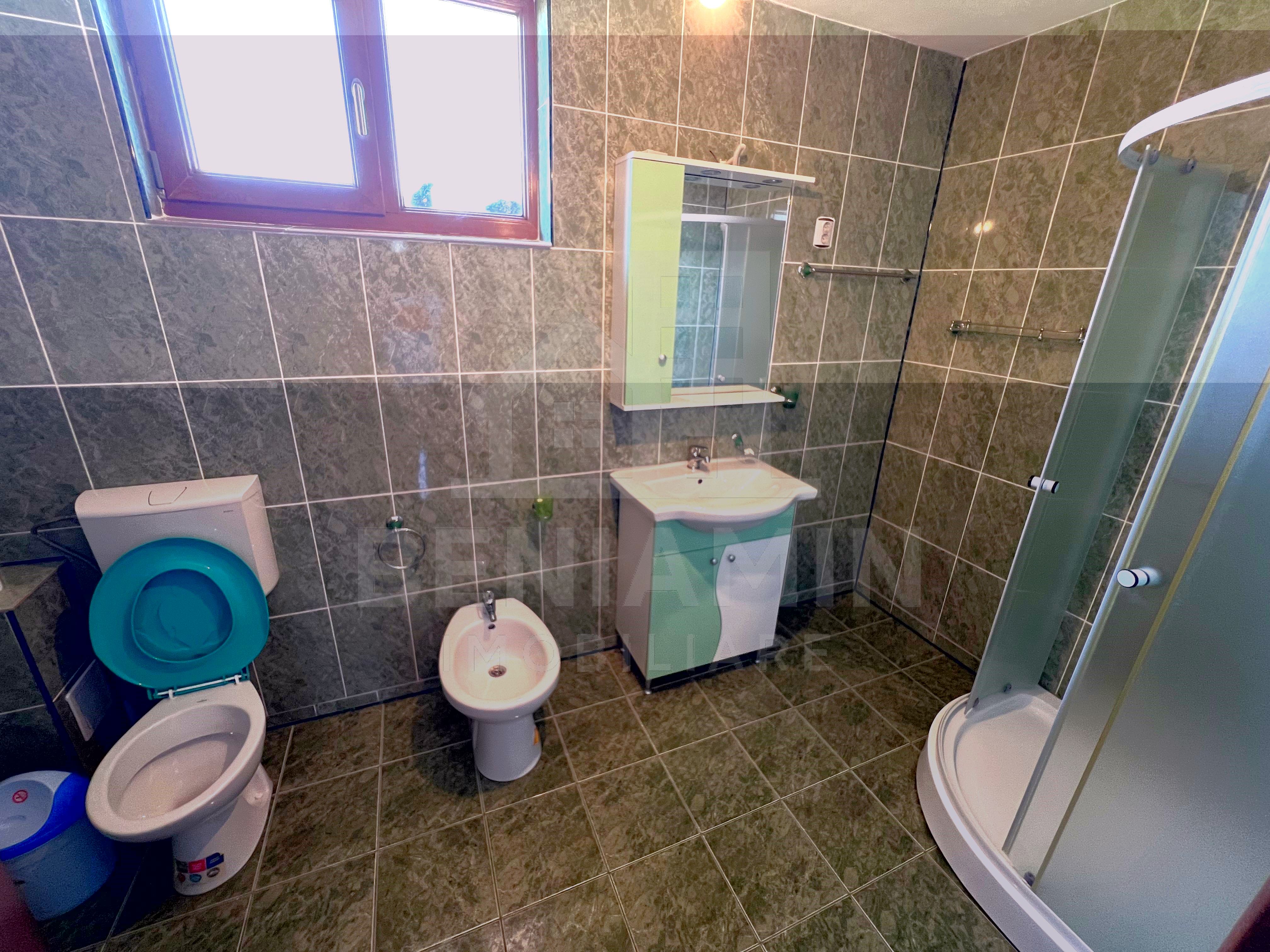 Casa 5 Dormitoare 2 bucatarii 3 bai Living-Toate utilitatile-Popoveni — fotografia 8