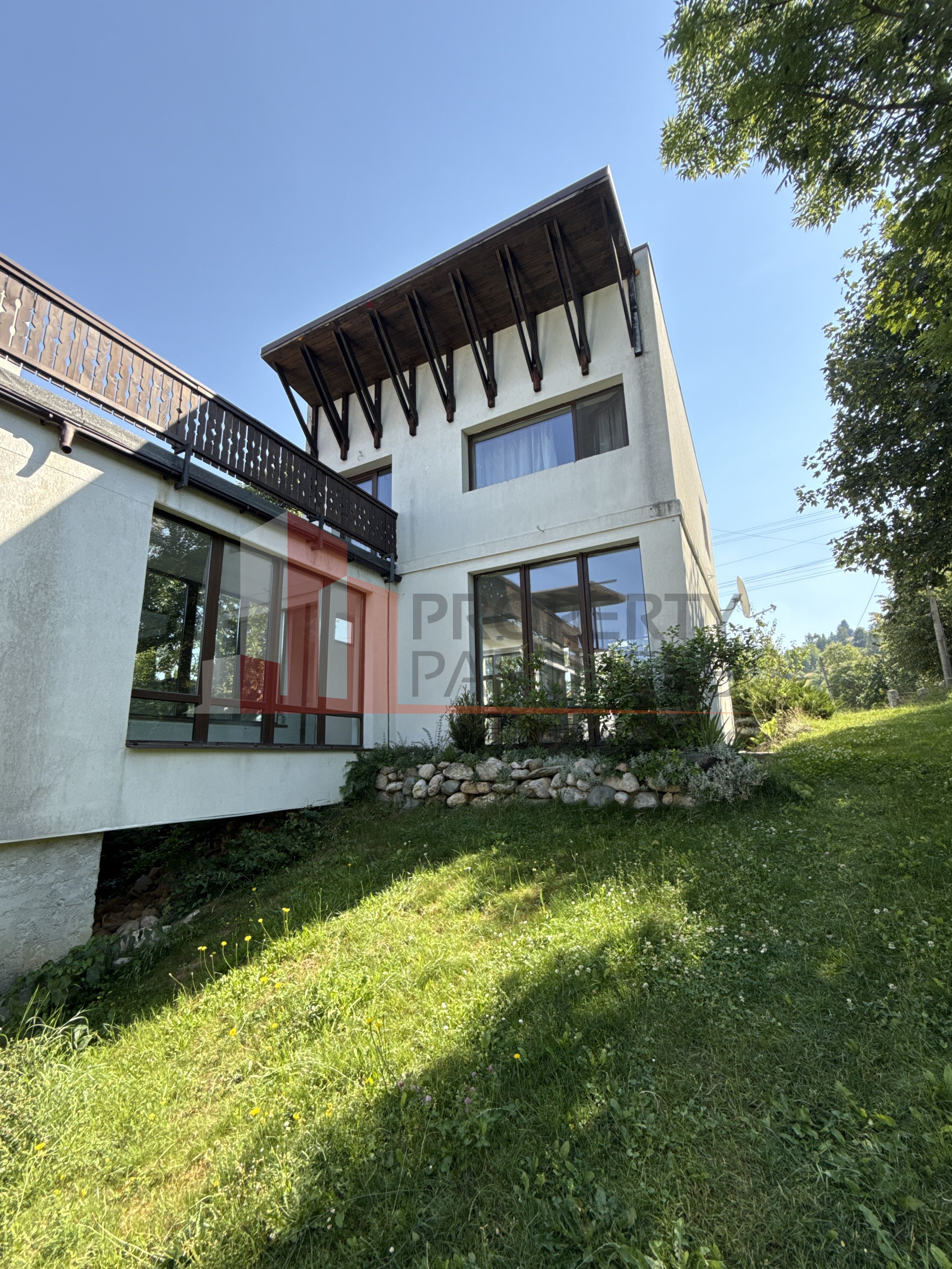 AFACERE LA CHEIE BRAN | PENSIUNE COMPLET ECHIPATĂ | VEDERE PIATRA CRAIUlU — fotografia 3
