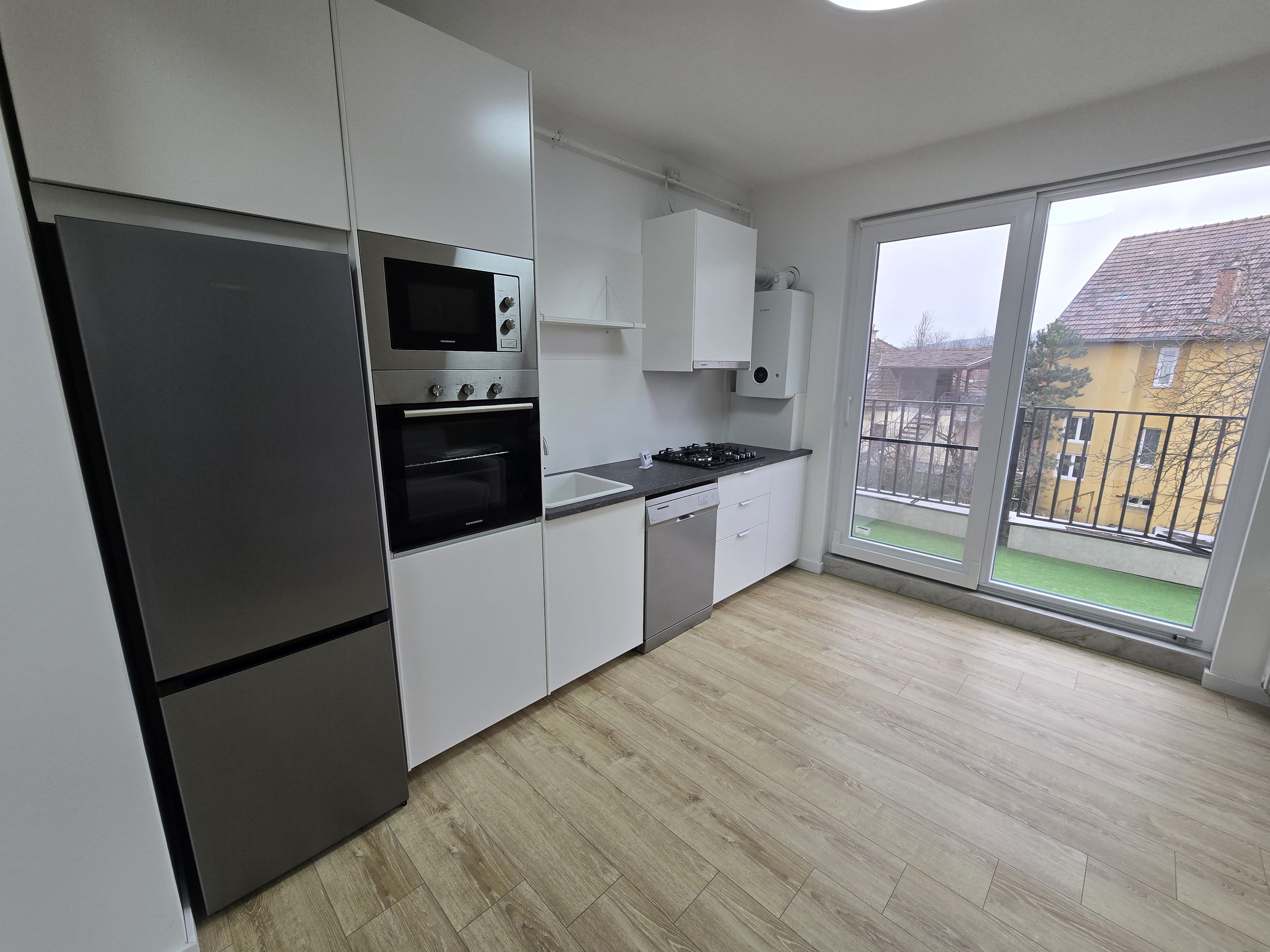 Apartament 3 camere,2 terase,2 băi,95mp,zona Centrală — fotografia 2